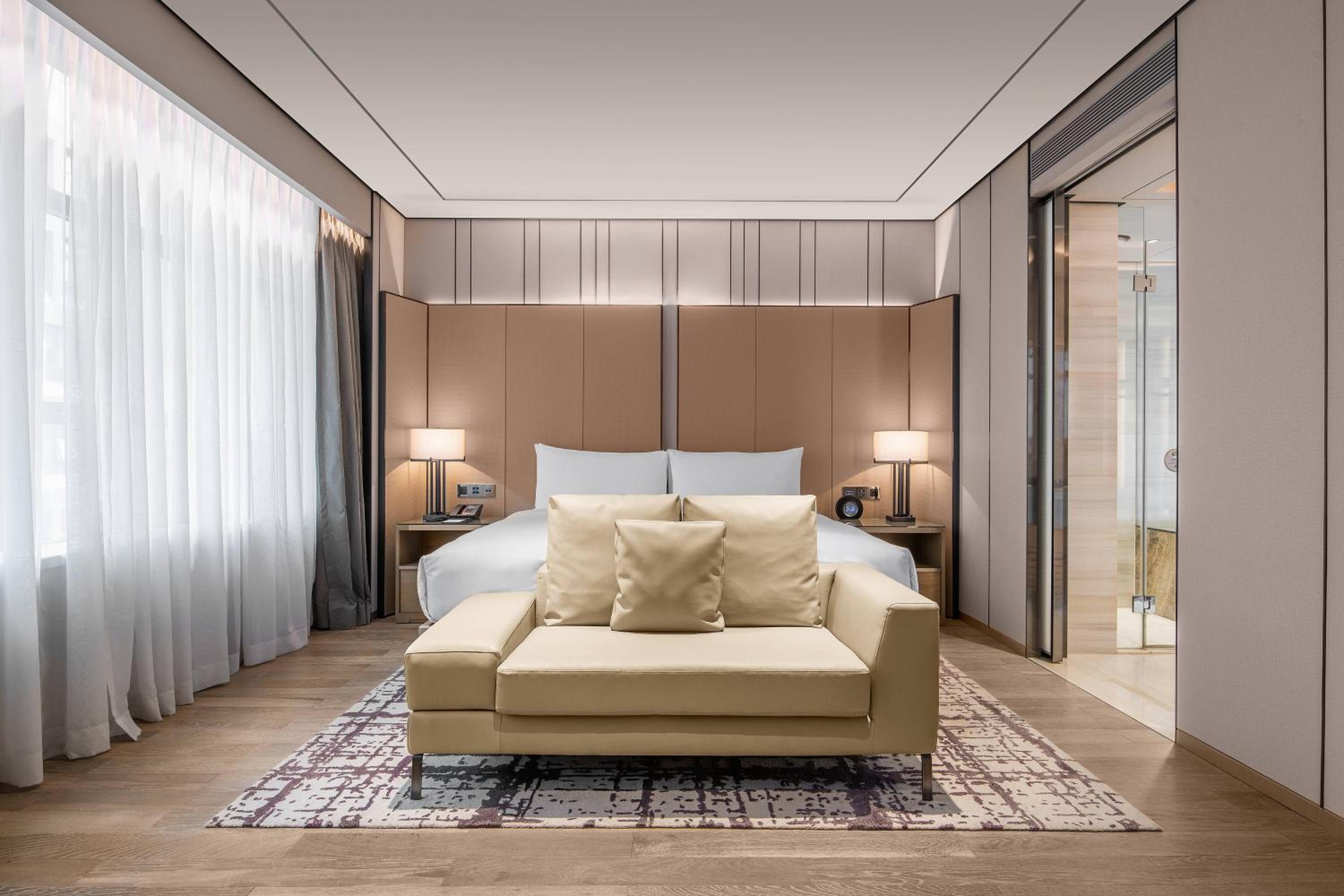 Executive Suite thumbnail 6