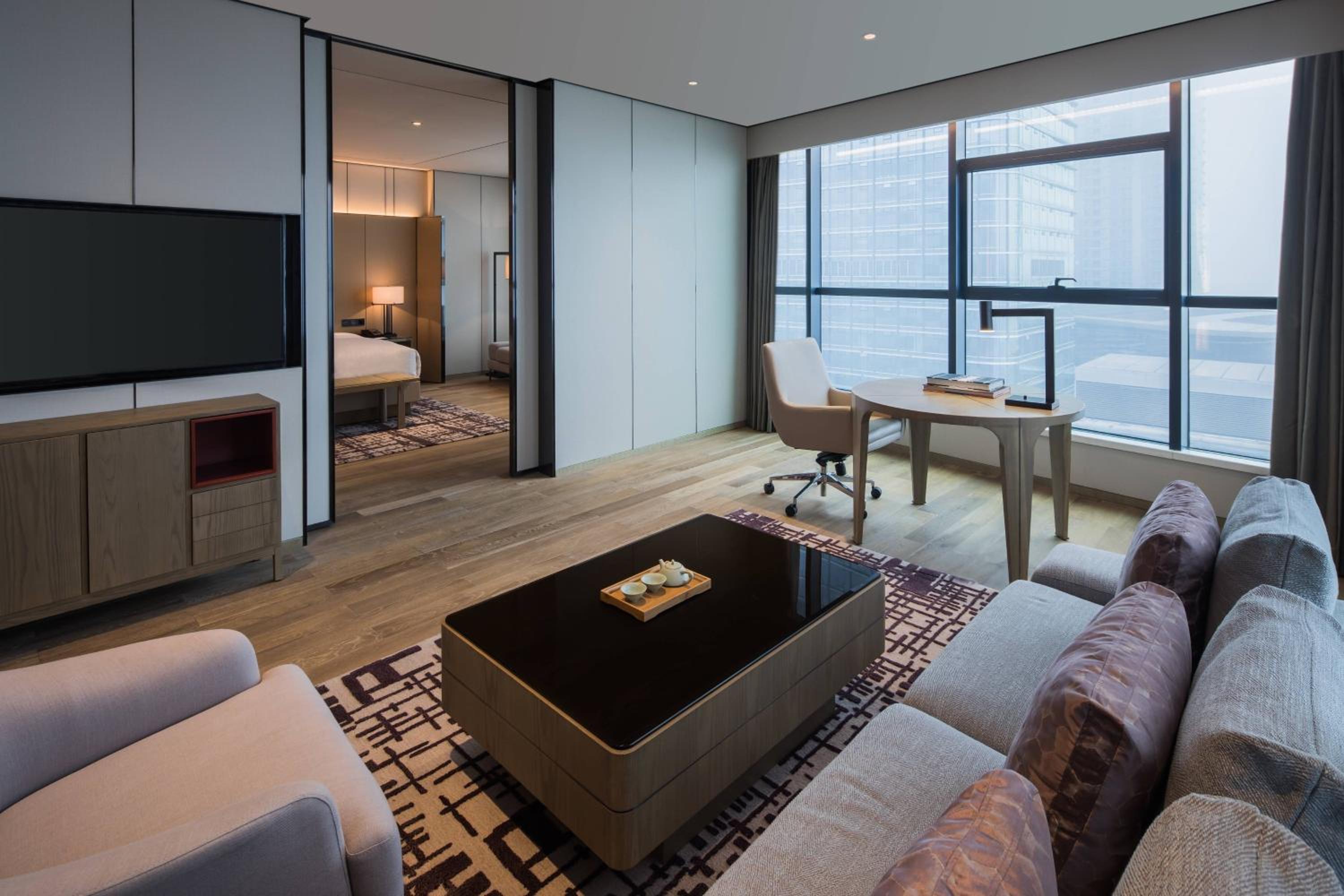 Executive Suite thumbnail 5