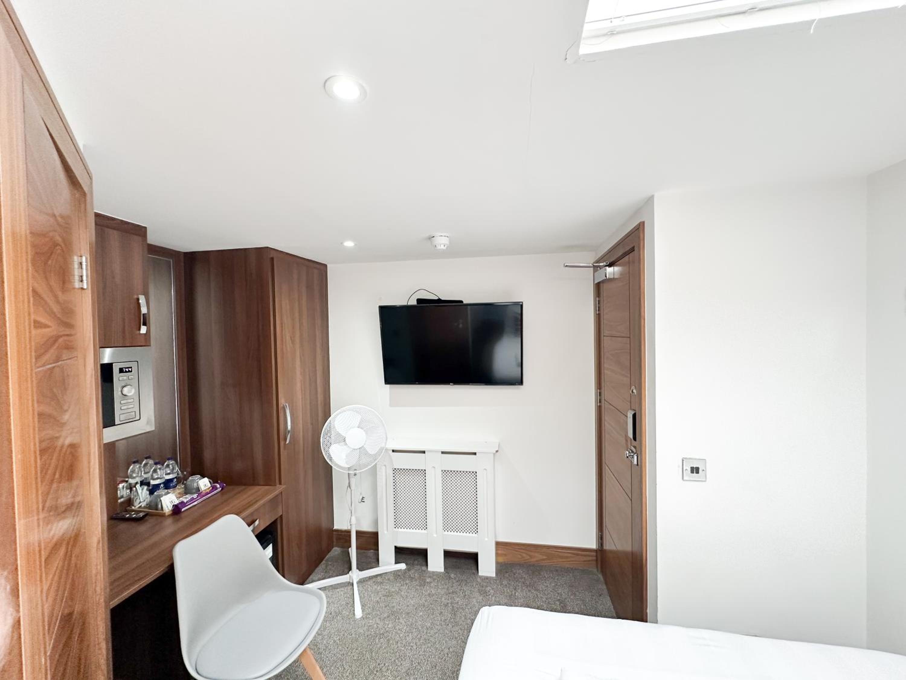 Budget Double Room photo 2