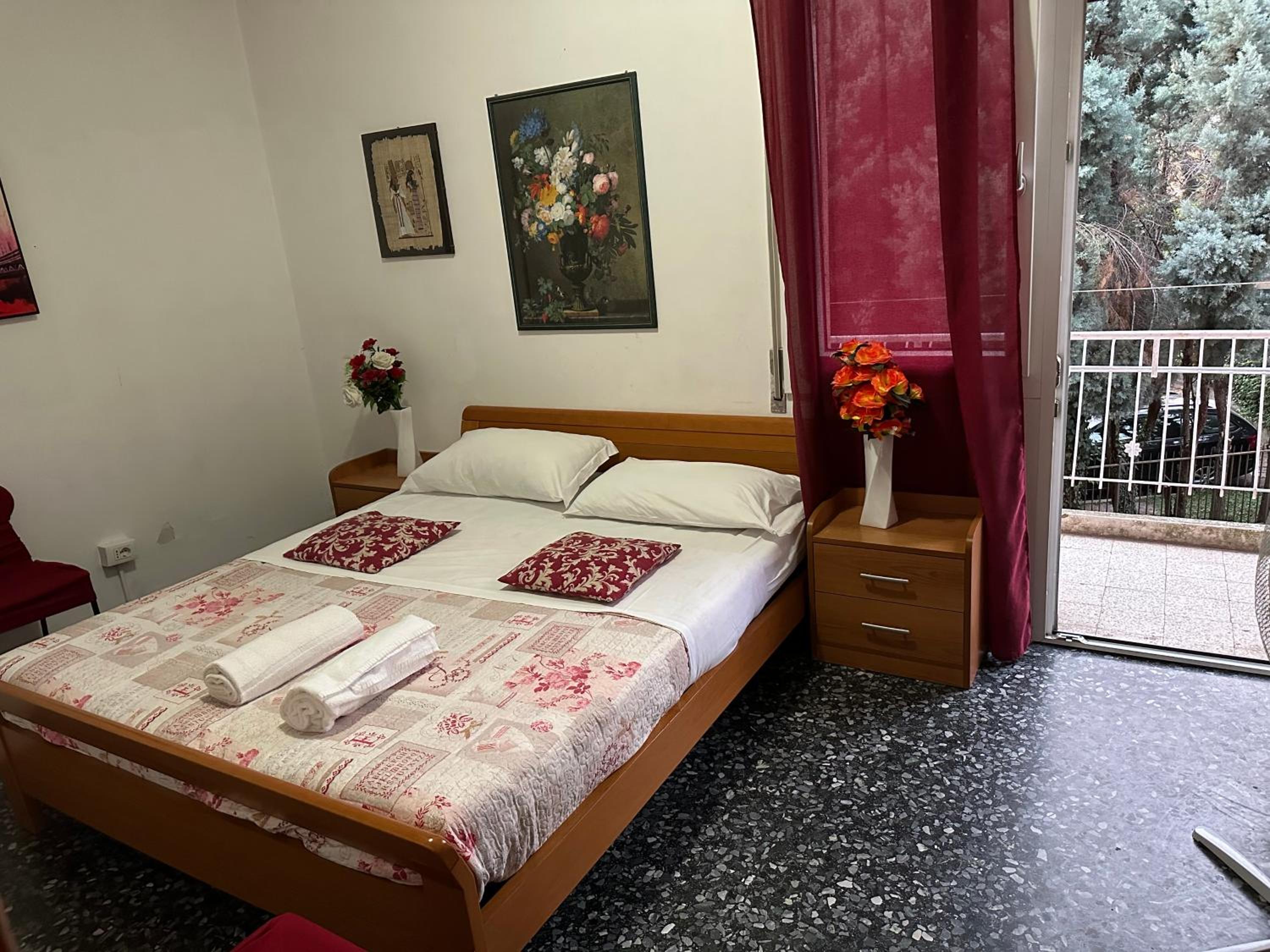 Double Room With Balcony And Shared Bathroom photo 1