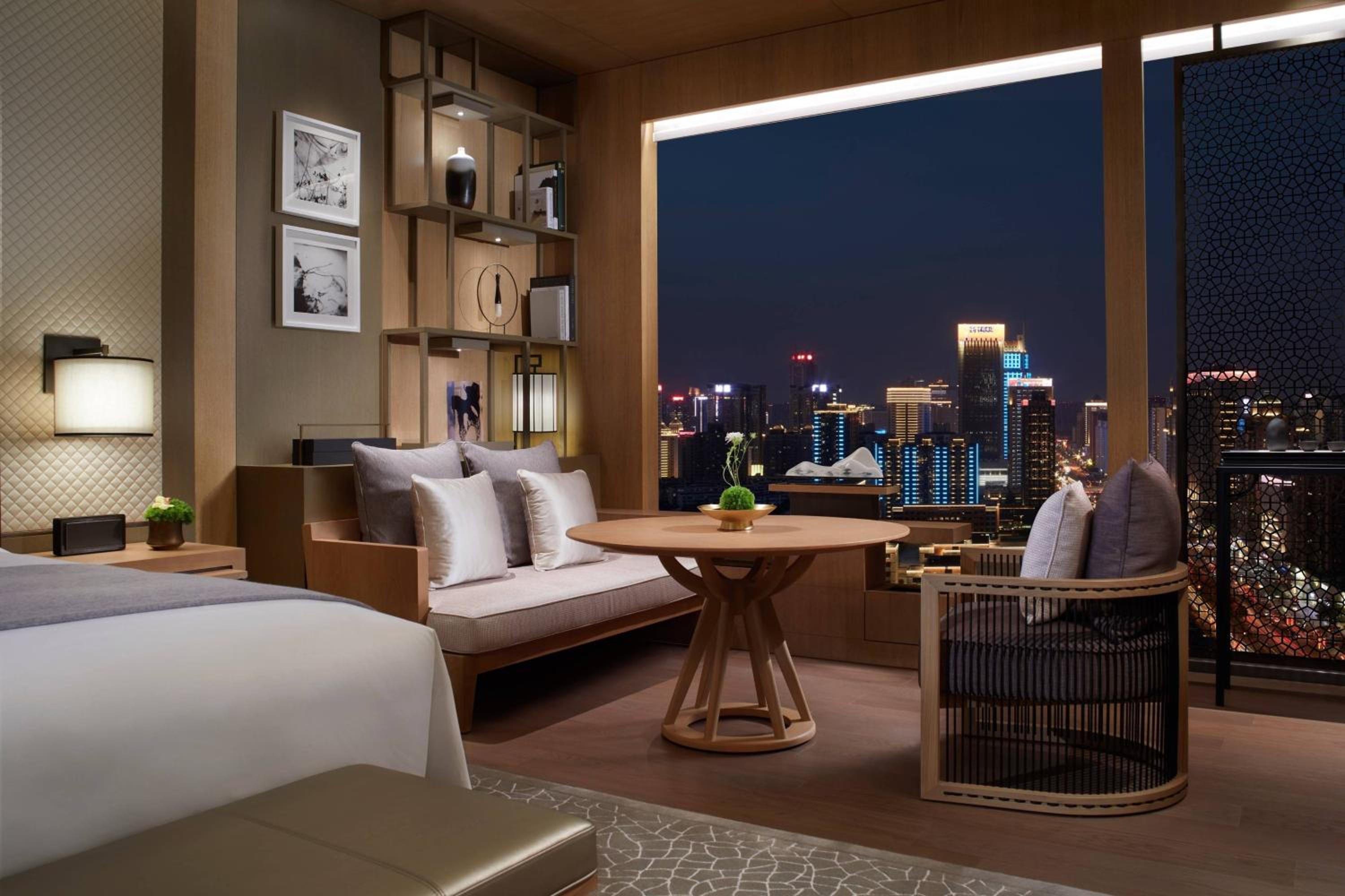 1 King Bed, Guest Room