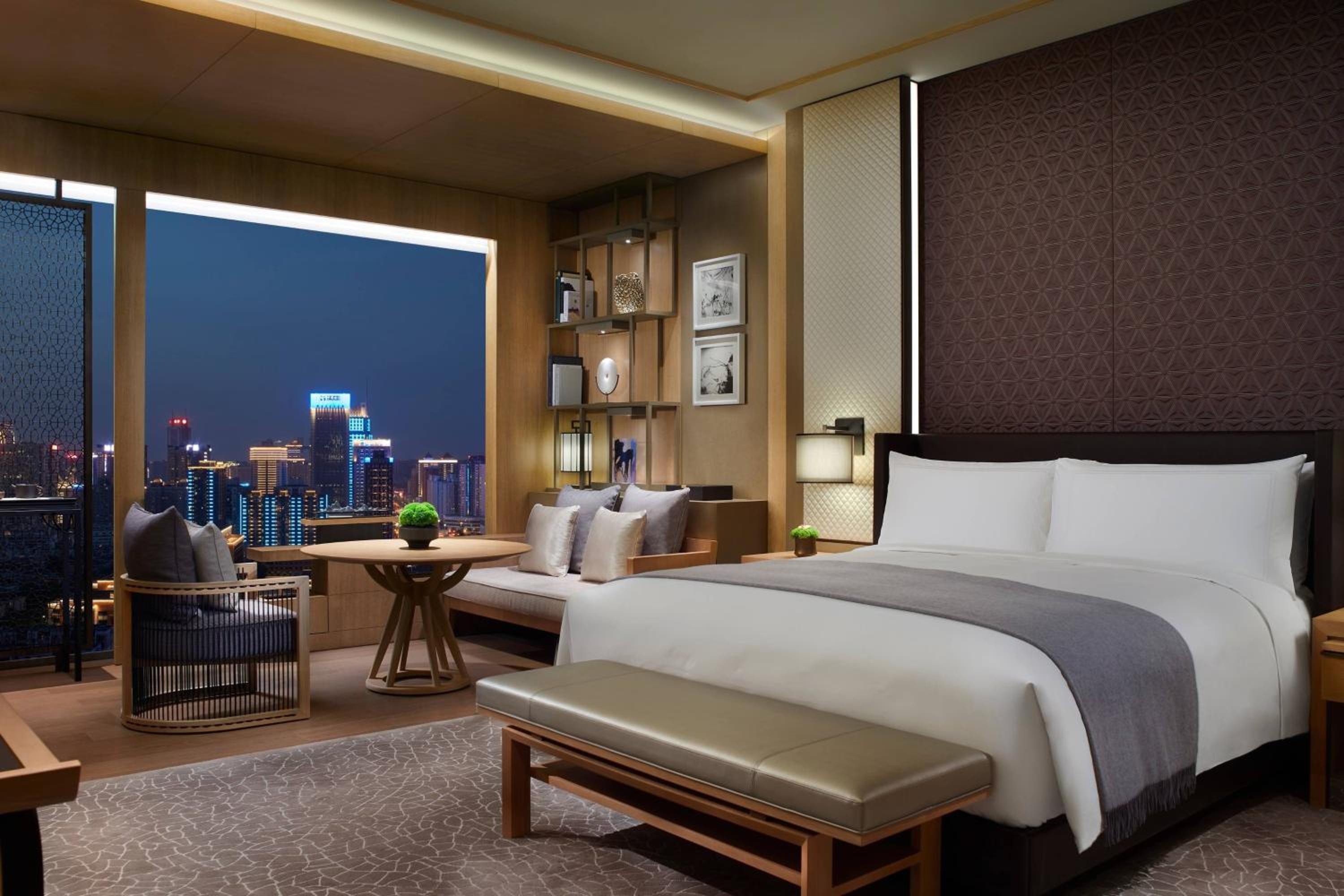 1 King Bed, Club Lounge Access, Guest Room