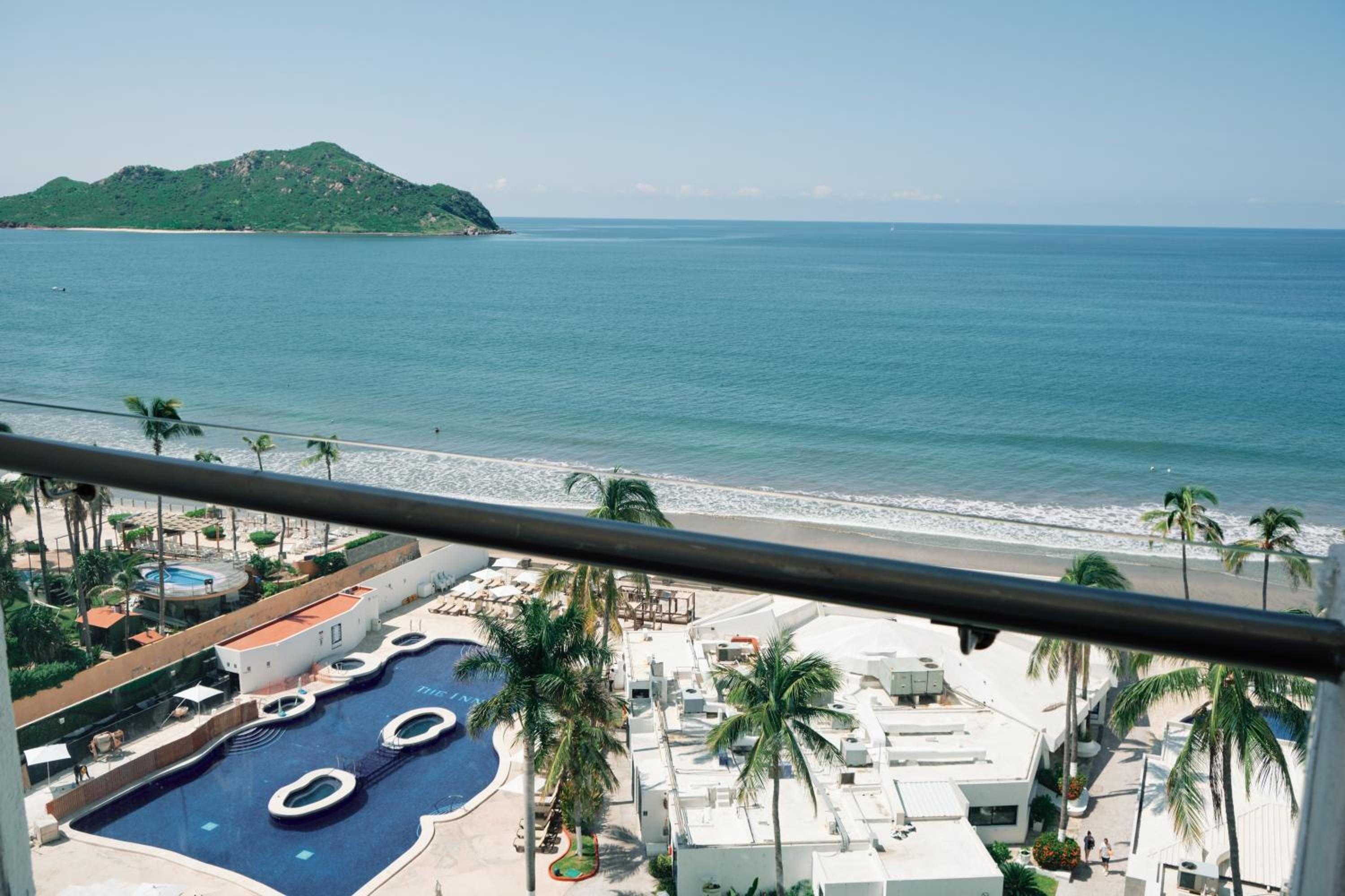 Suite 1 Bedroom Ocean Front photo 3