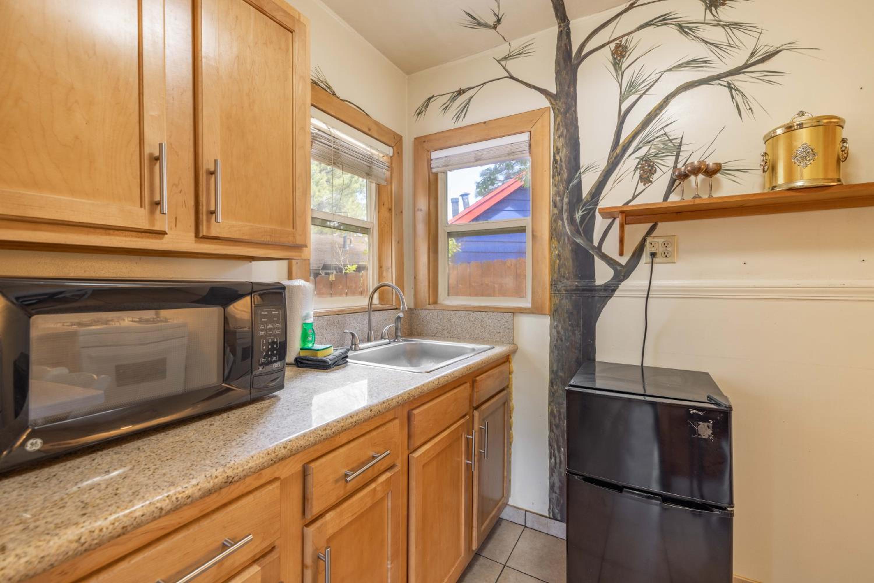 One-Bedroom House - Photo 13