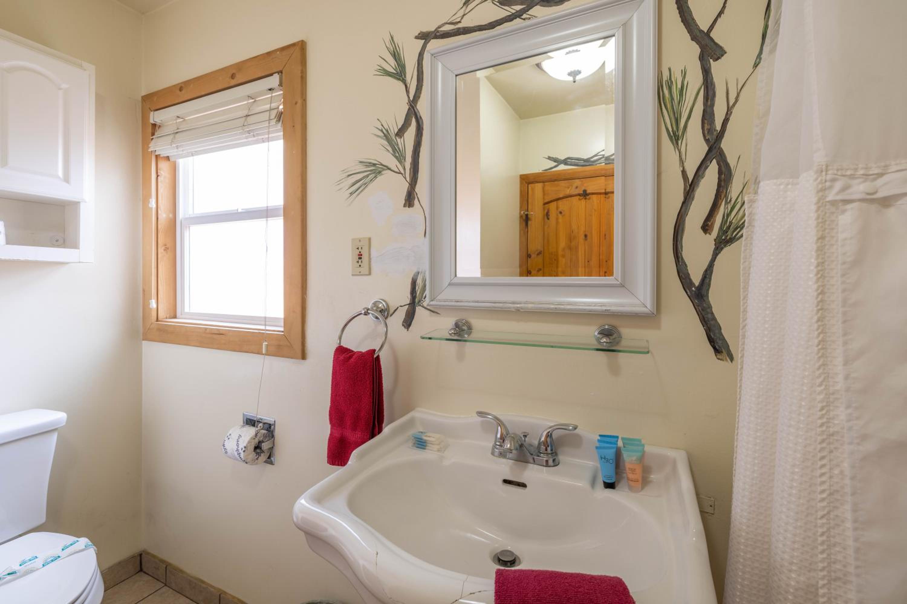 One-Bedroom House - Photo 14