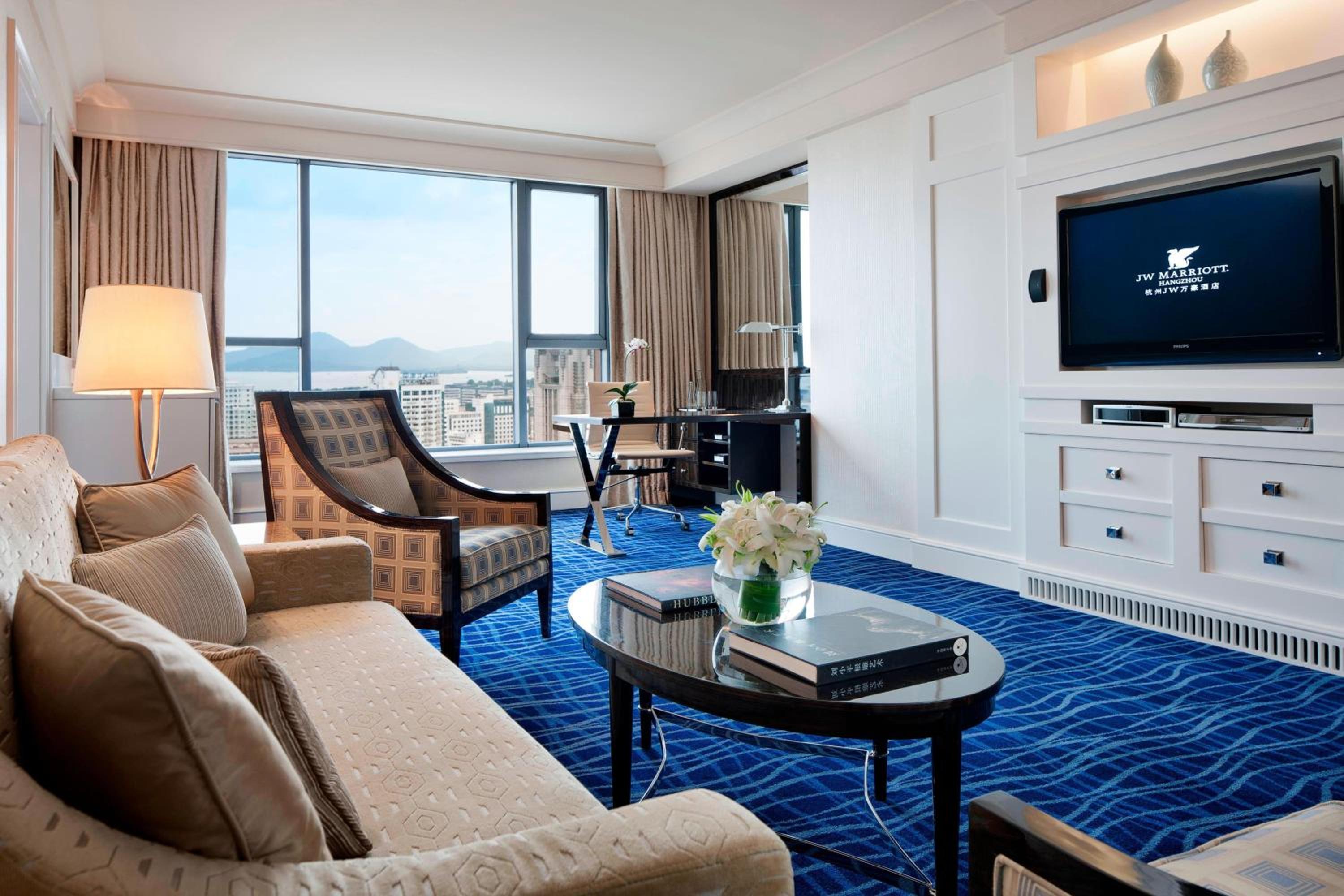 One-Bedroom Suite with City View and Executive Lounge Access photo 1