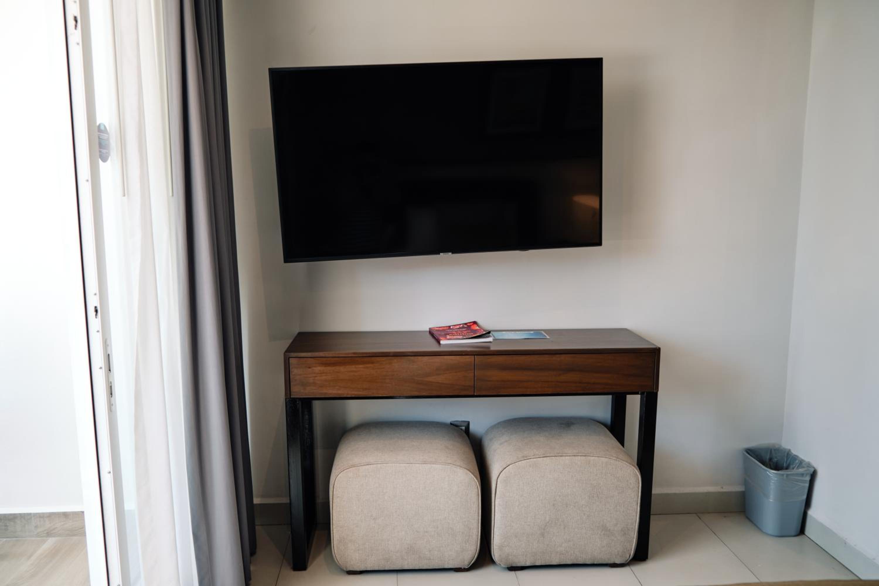 Deluxe Room - Photo 9