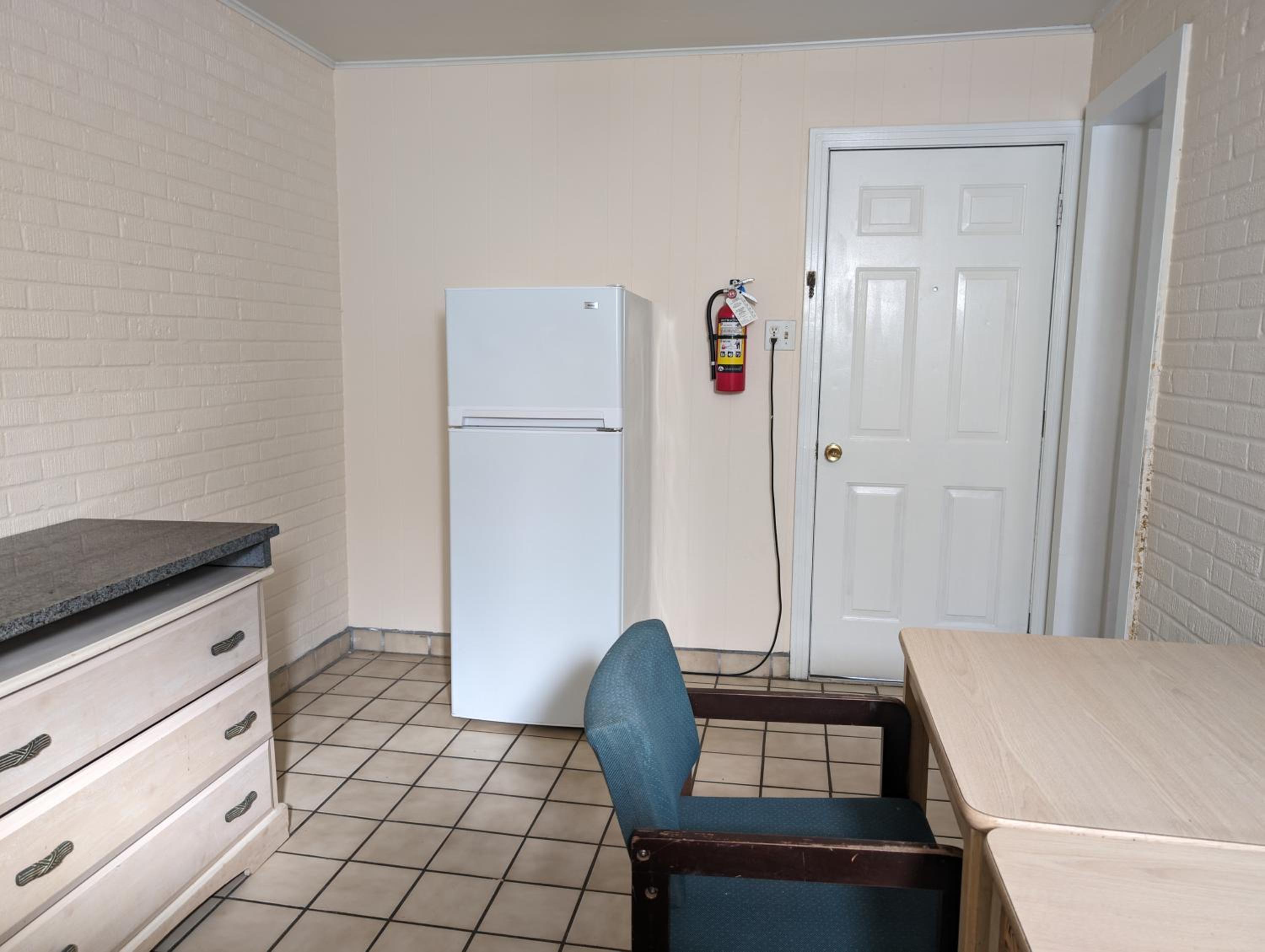 Premium Queen Bed with Kitchenette photo 2
