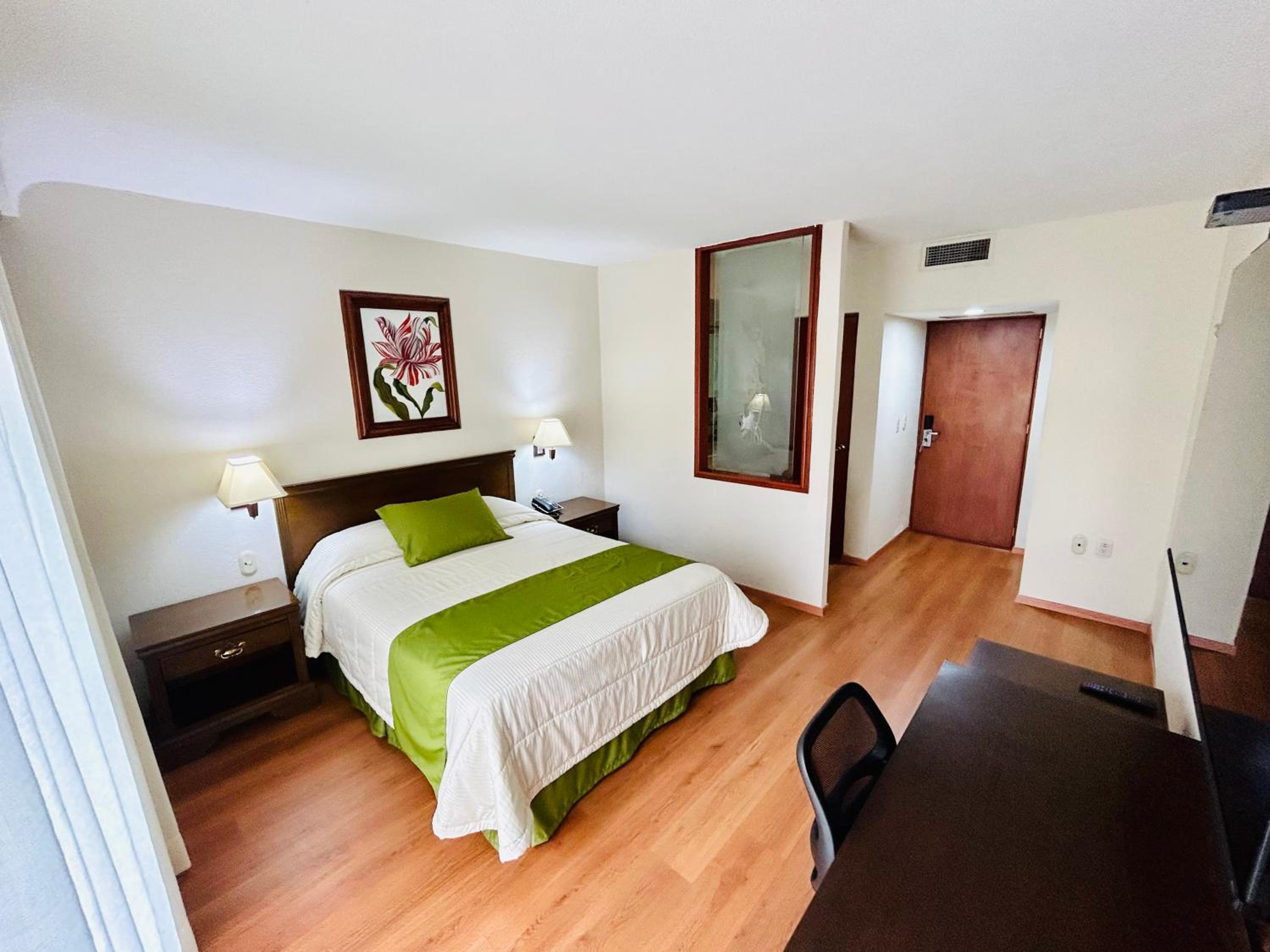 Queen Room - Photo 5
