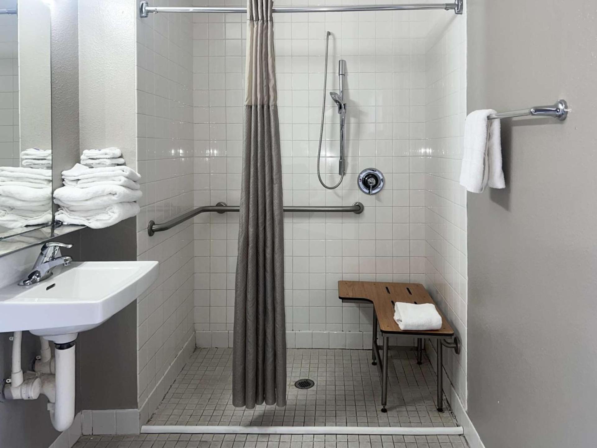 Double Room - Disability Access - Roll In Shower