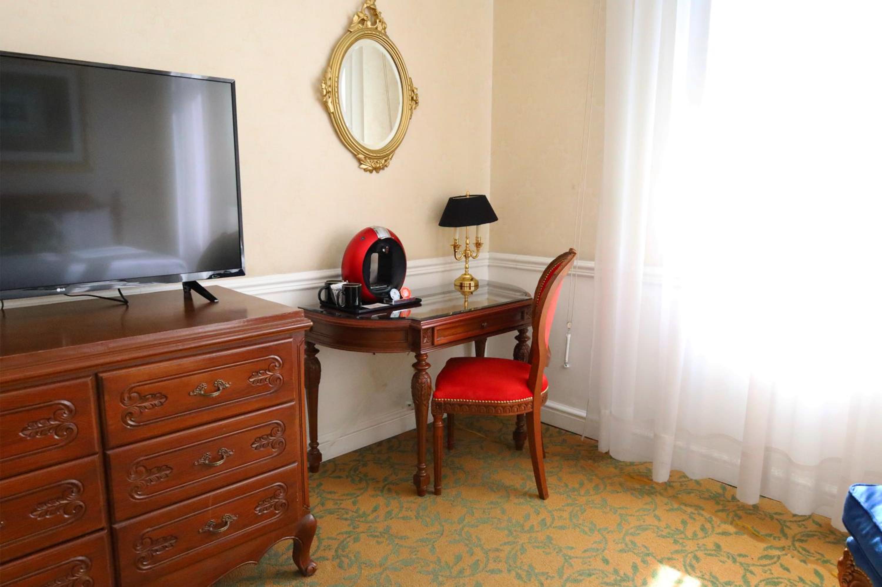 Deluxe King Room - Photo 3