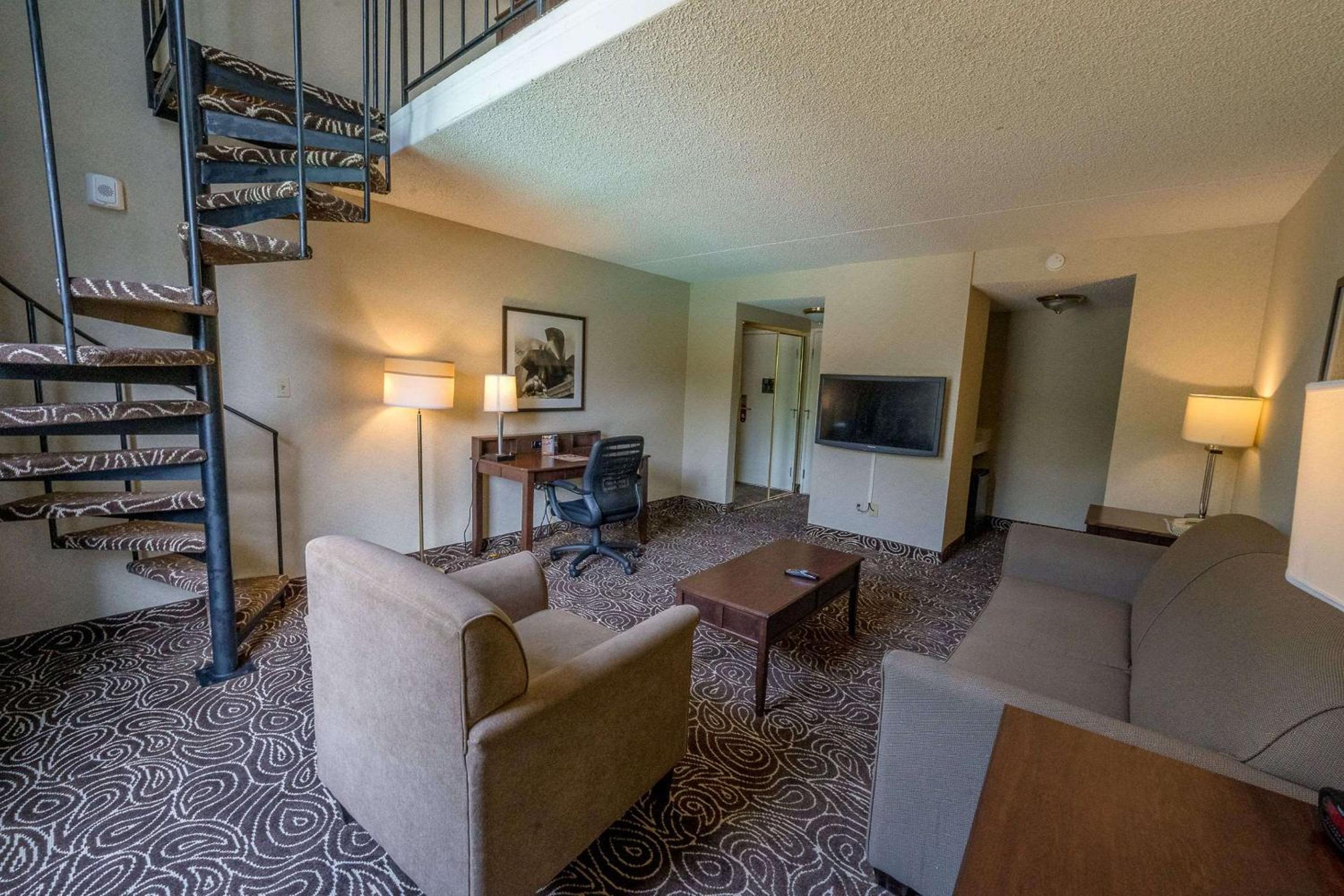 Coast Townhouse Loft Suite - Photo 1