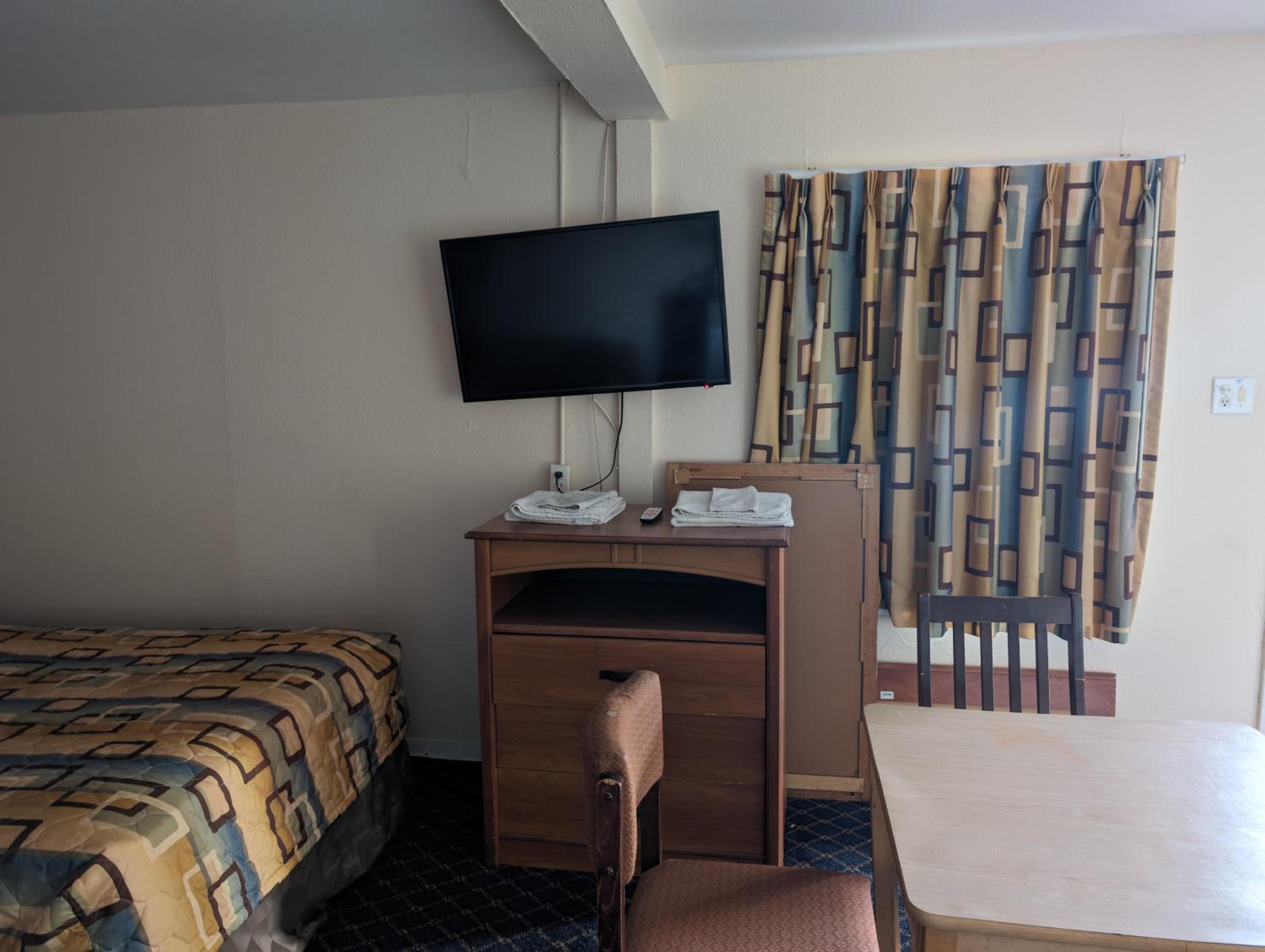 3 Full Bed with Kitchenette photo 3