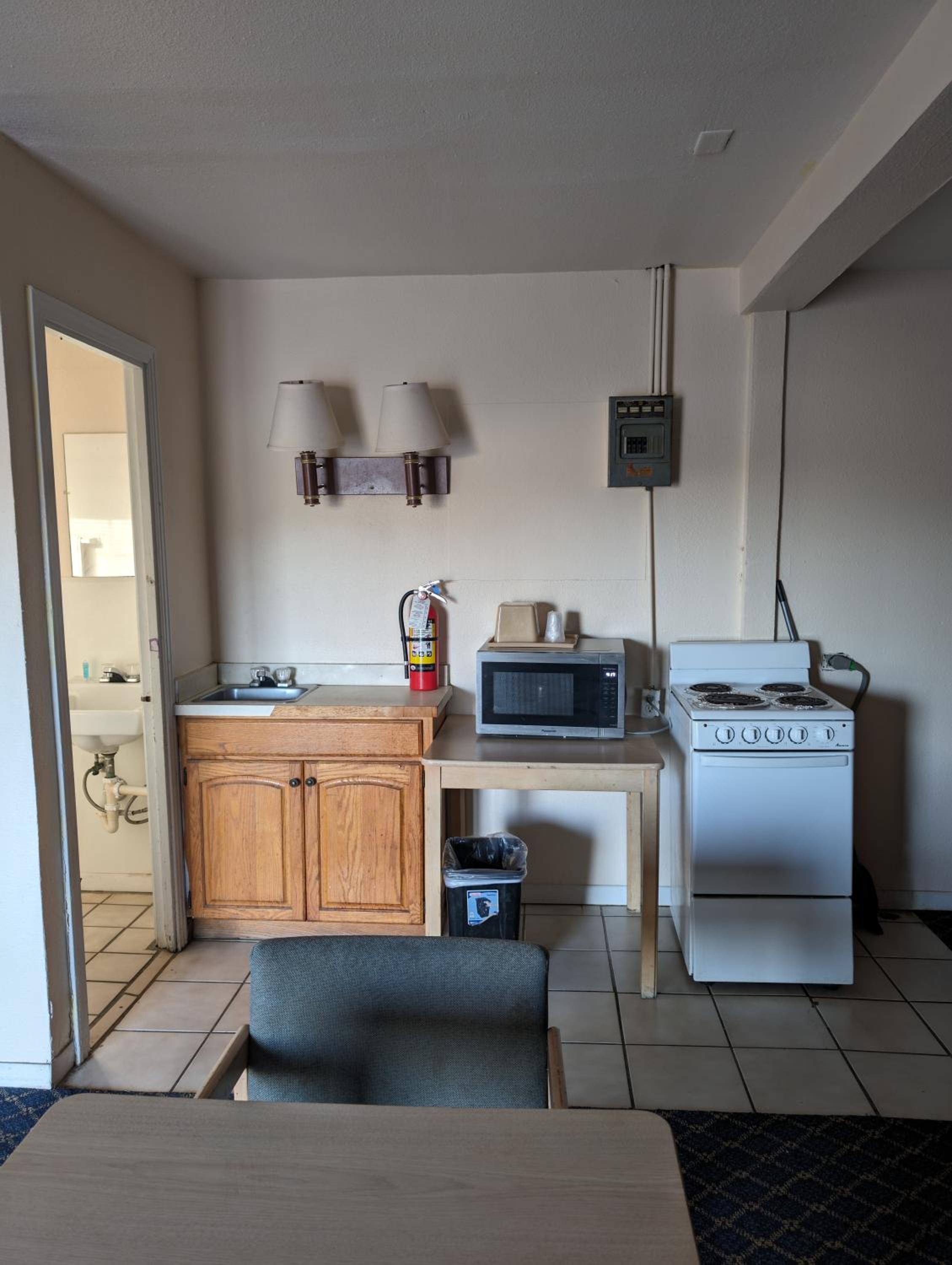 3 Full Bed with Kitchenette photo 2
