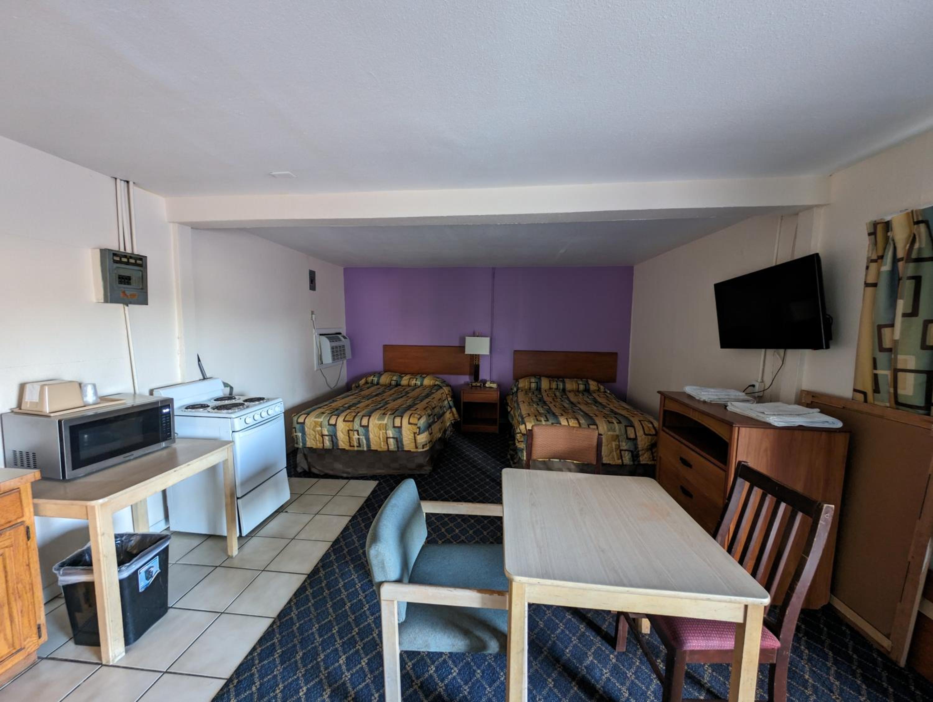 3 Full Bed with Kitchenette photo 1