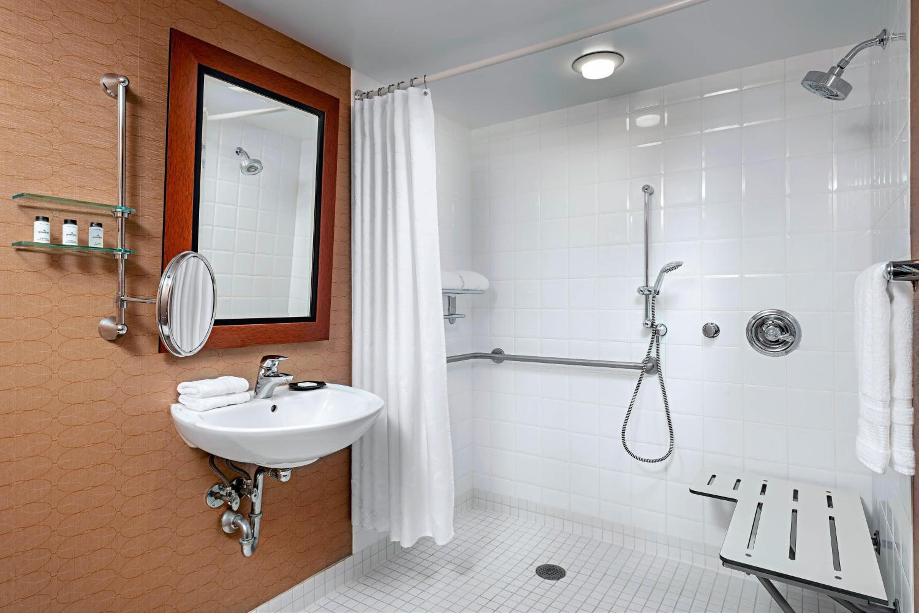 Traditional, Guest room, 1 King - Photo 2