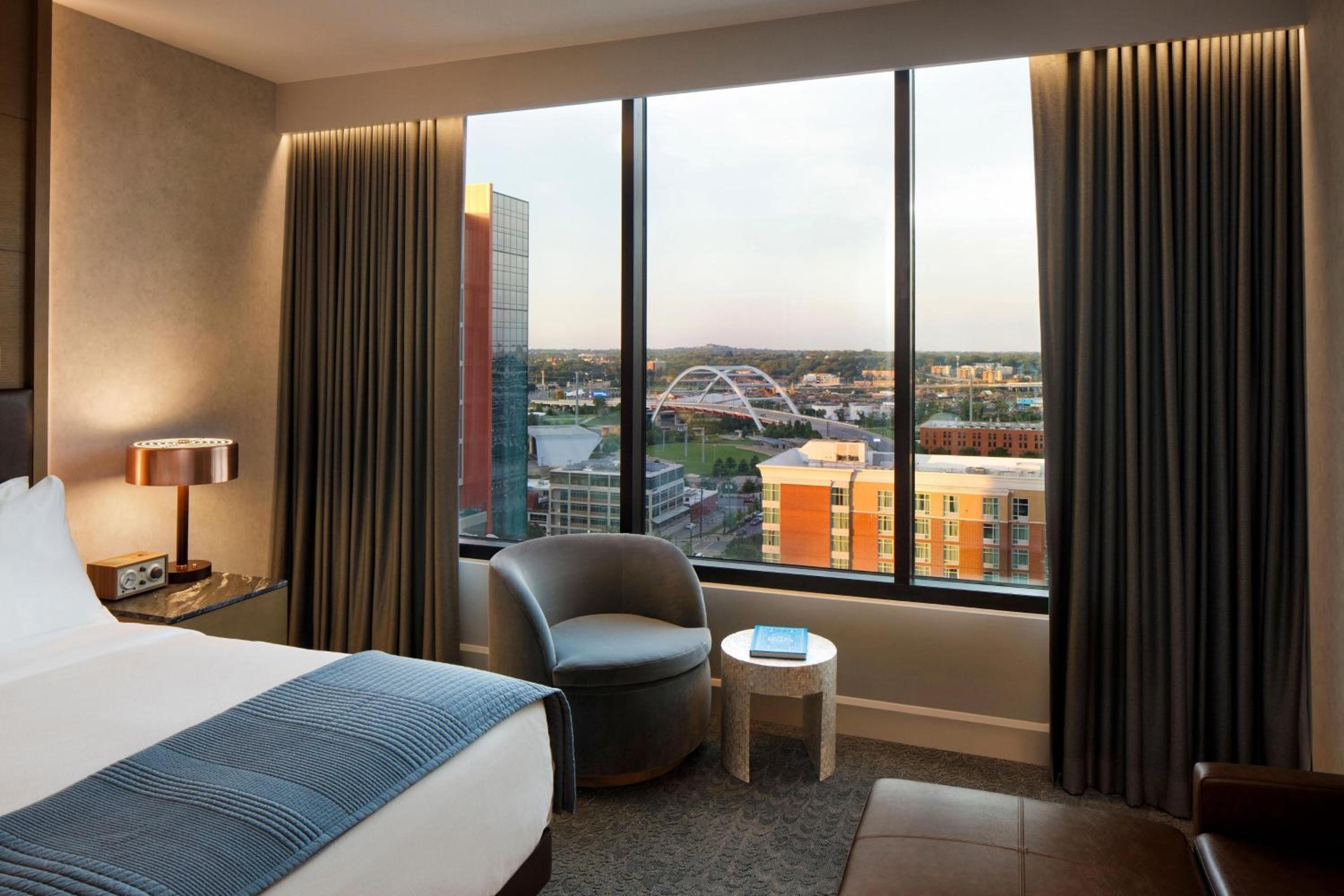 Executive King Room - High Floor - Photo 3