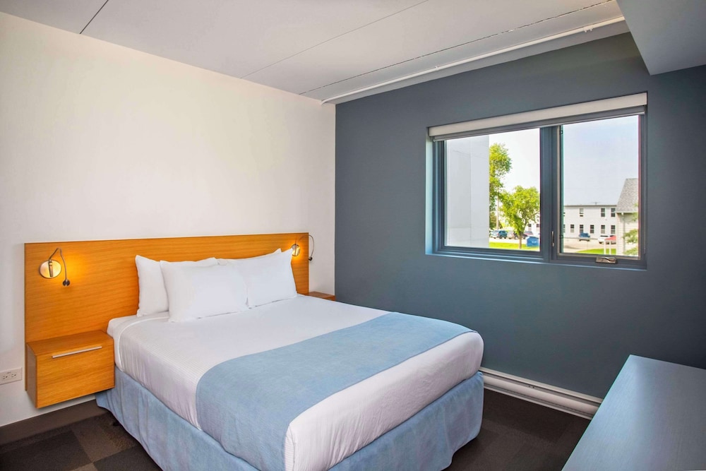 Suite, 1 Queen Bed, Non Smoking (Efficiency) - Photo 1