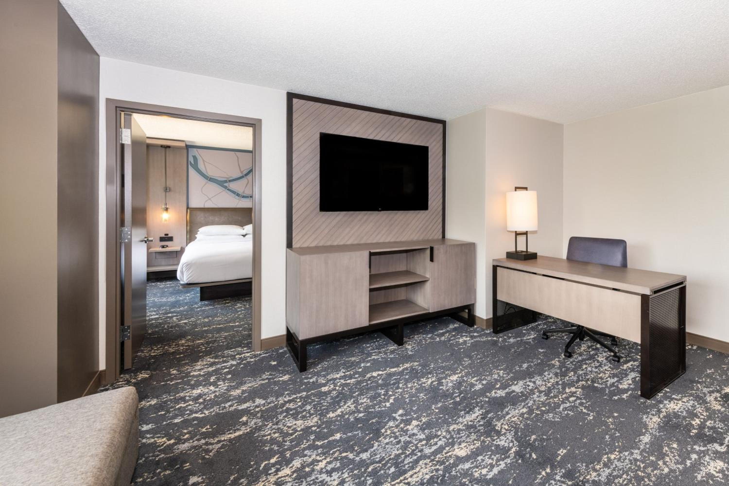 Junior Suite, Concierge lounge access, 1 King, Sofa bed - Photo 5