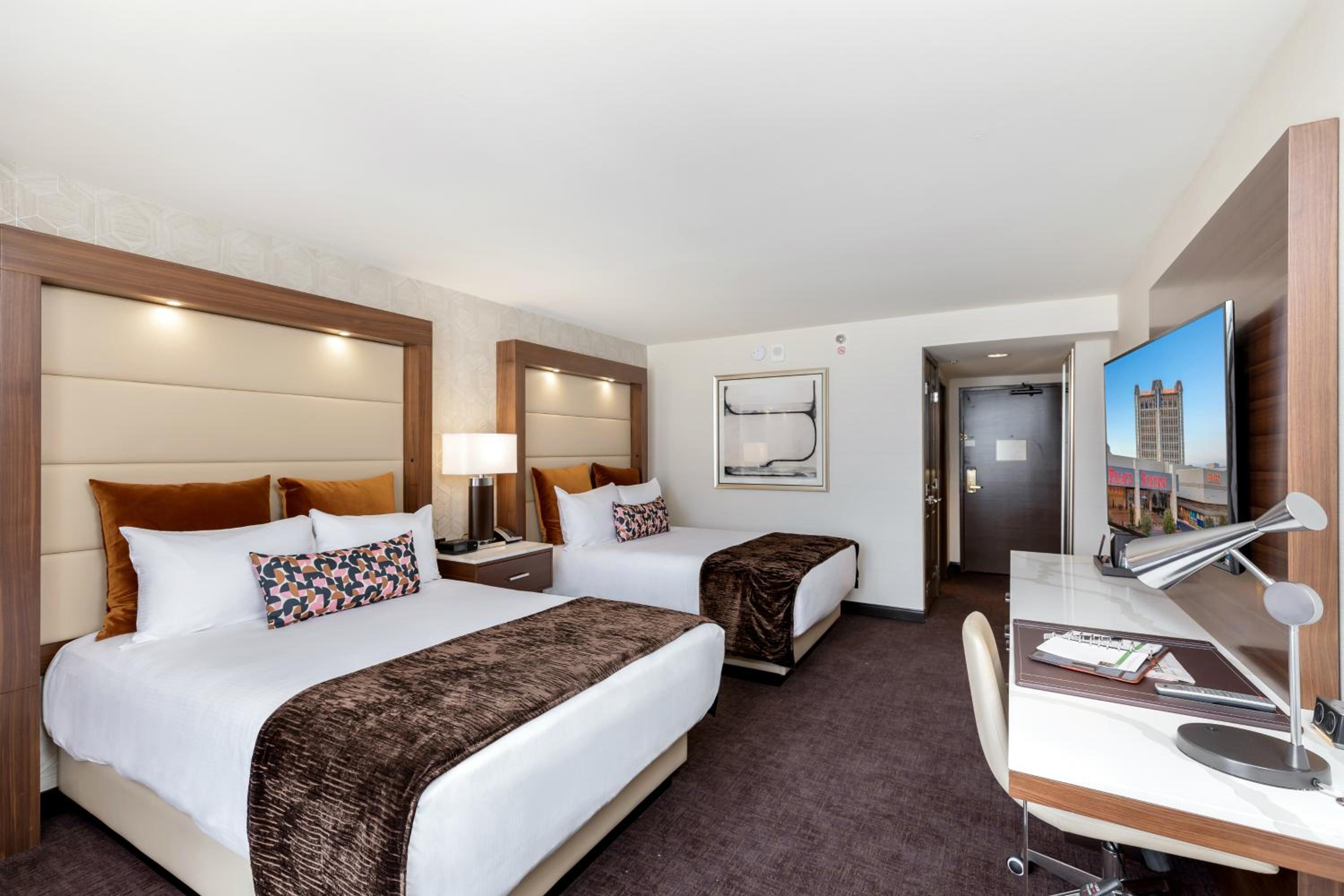 Premier Room - 2 Queen Beds - Photo 2