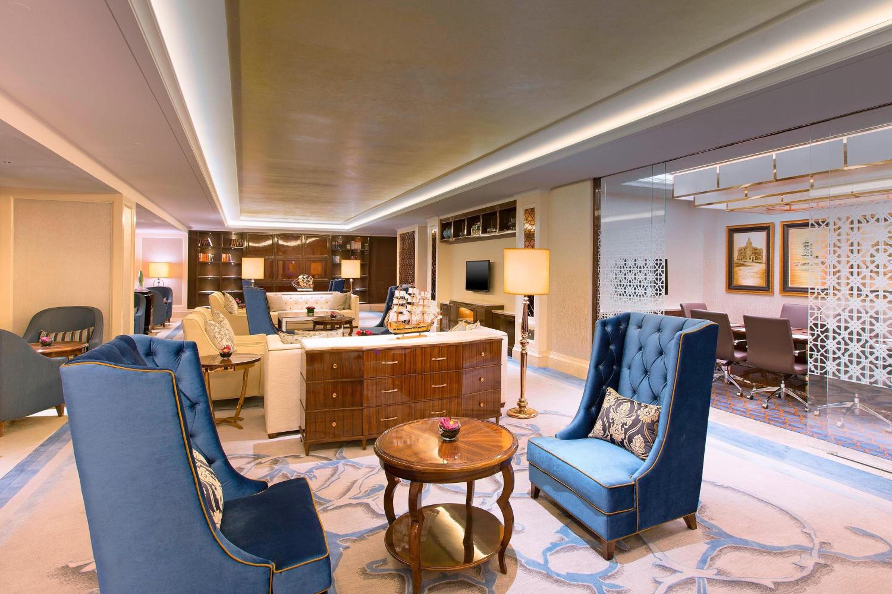 Club King Room