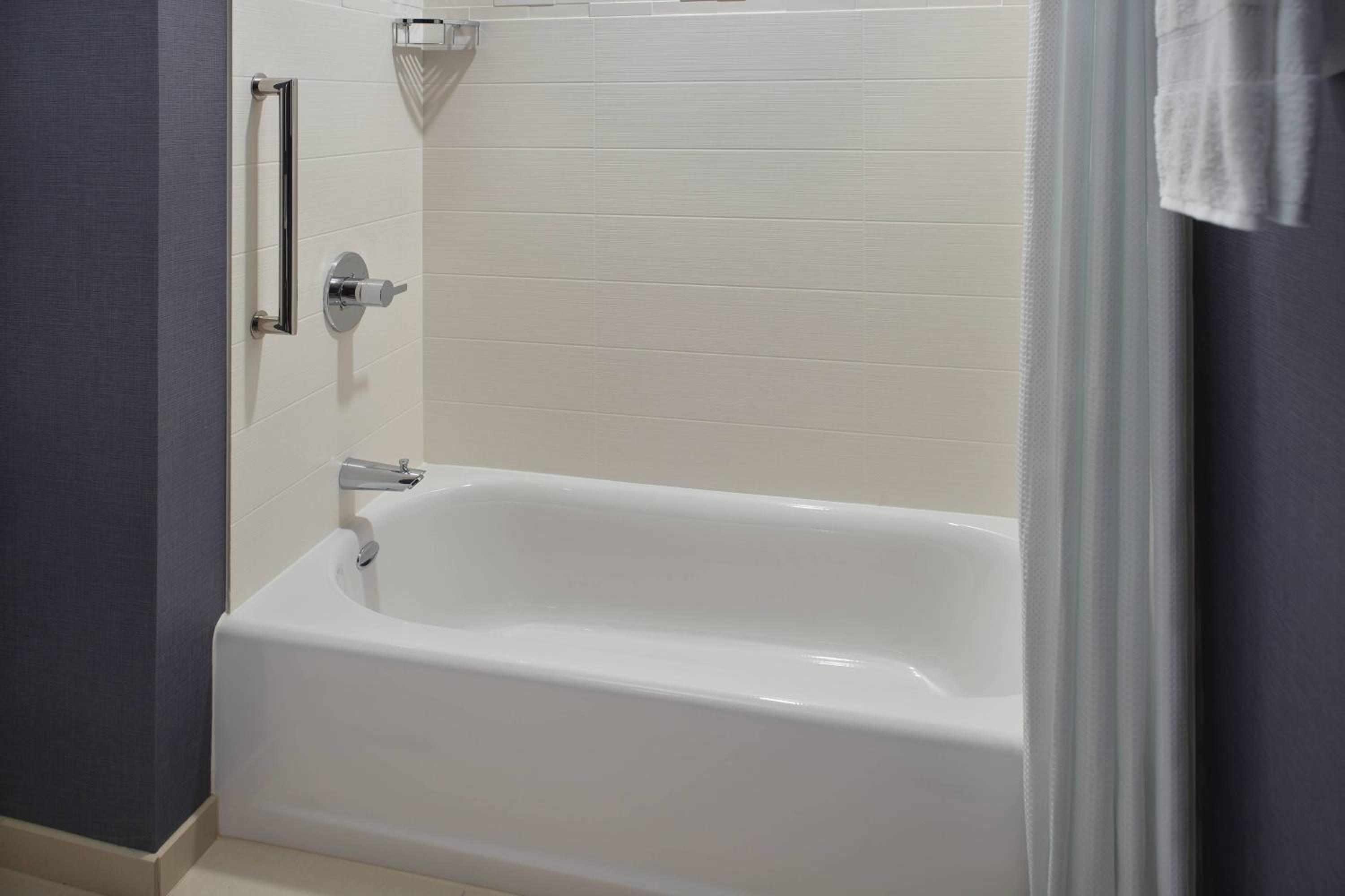 1 Bedroom Suite, 1 King, Sofa bed - Photo 7
