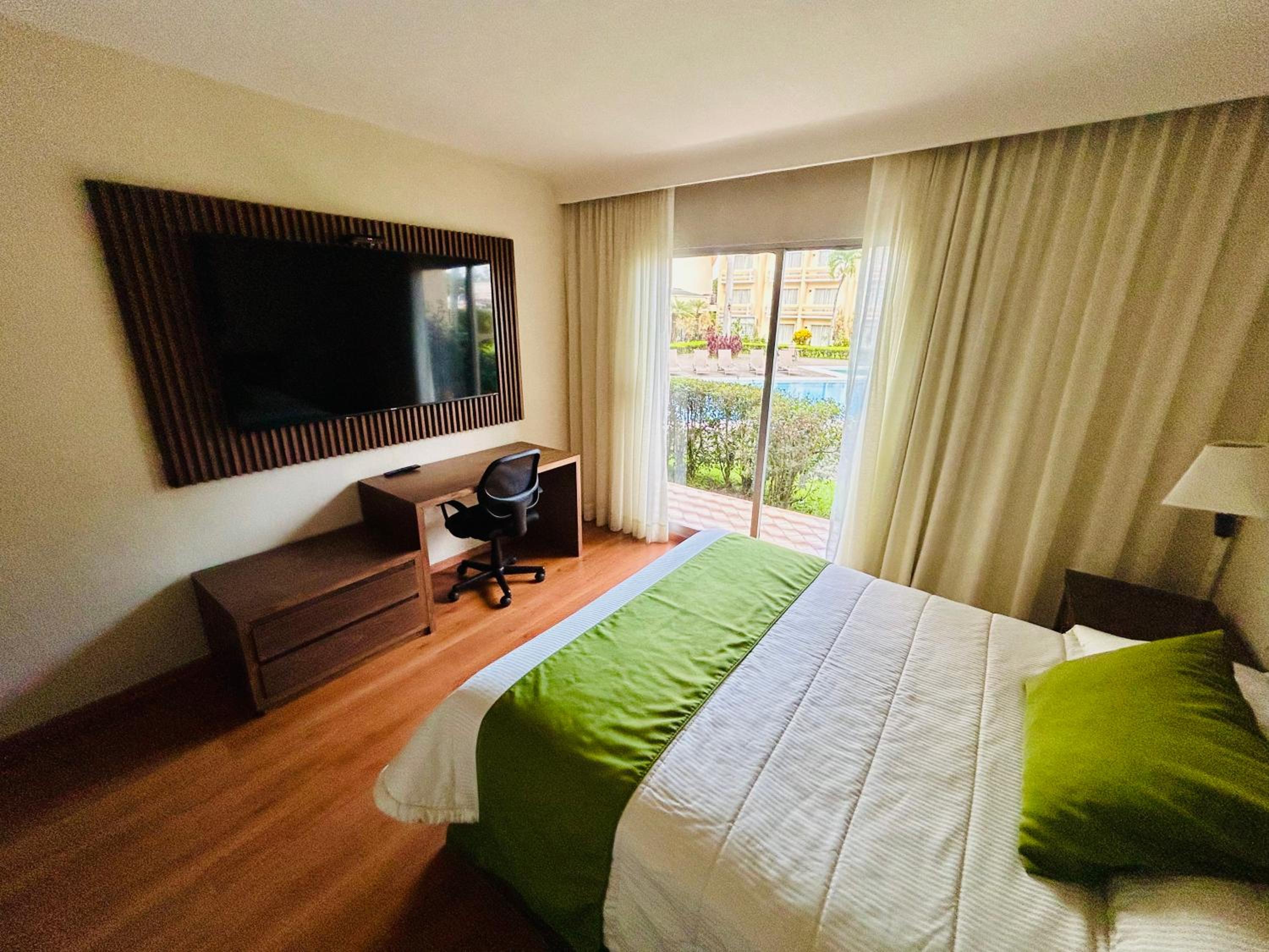 Queen Room - Photo 1