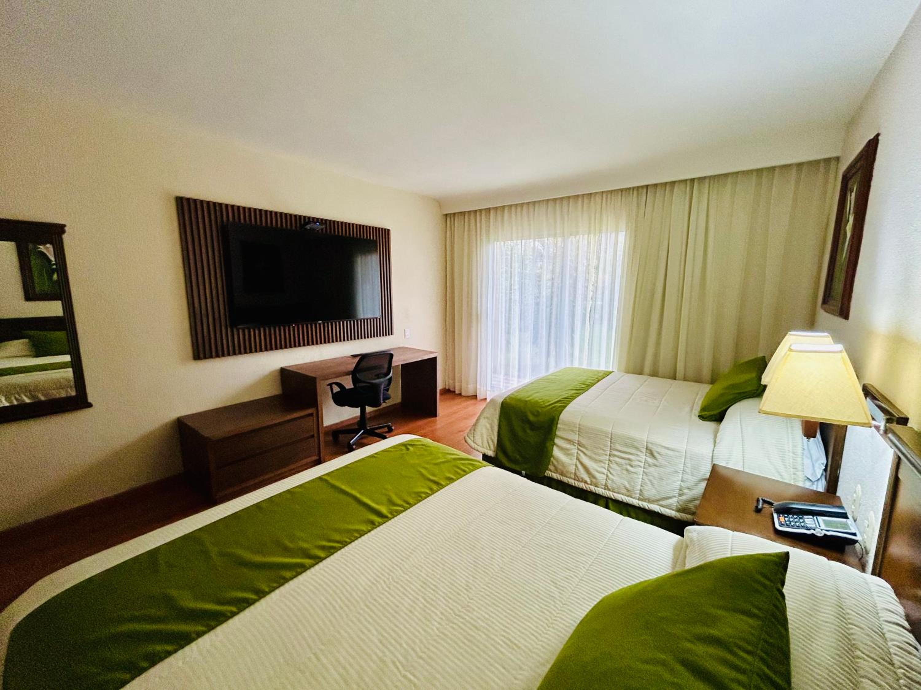 Queen Room with Two Queen Beds - Photo 5