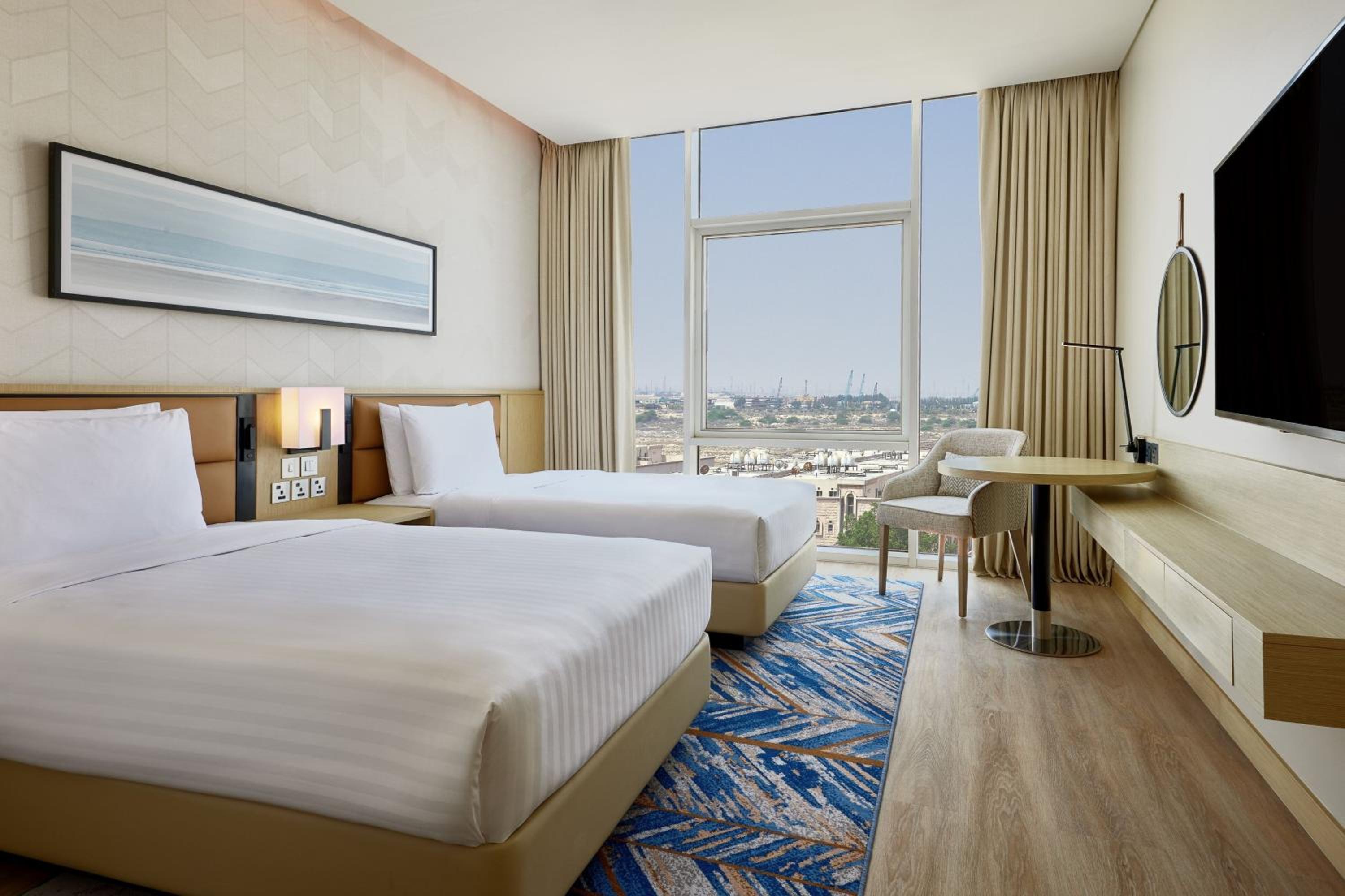 Twin Room with City View - Photo 4