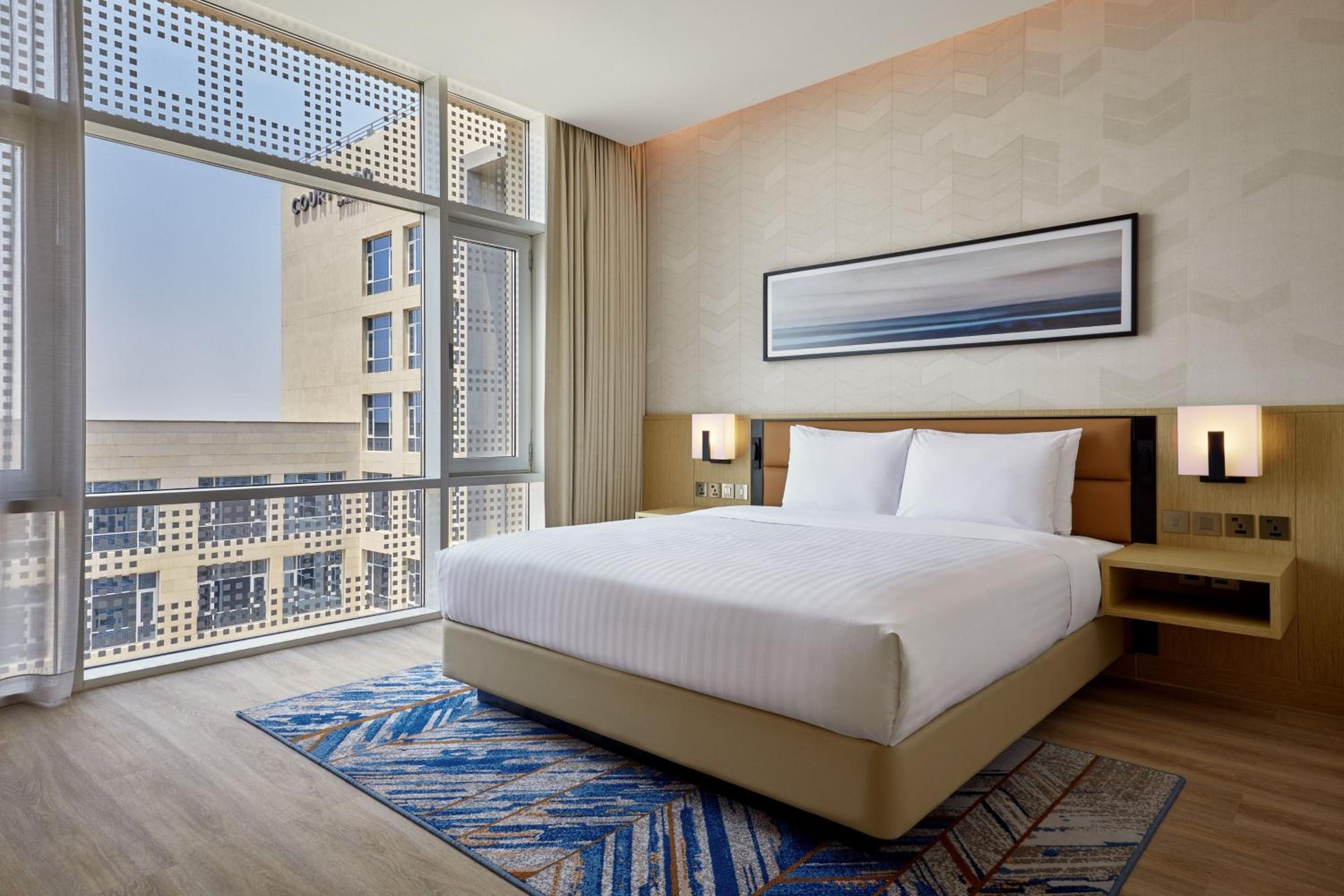 Superior King Room with City View - Photo 6