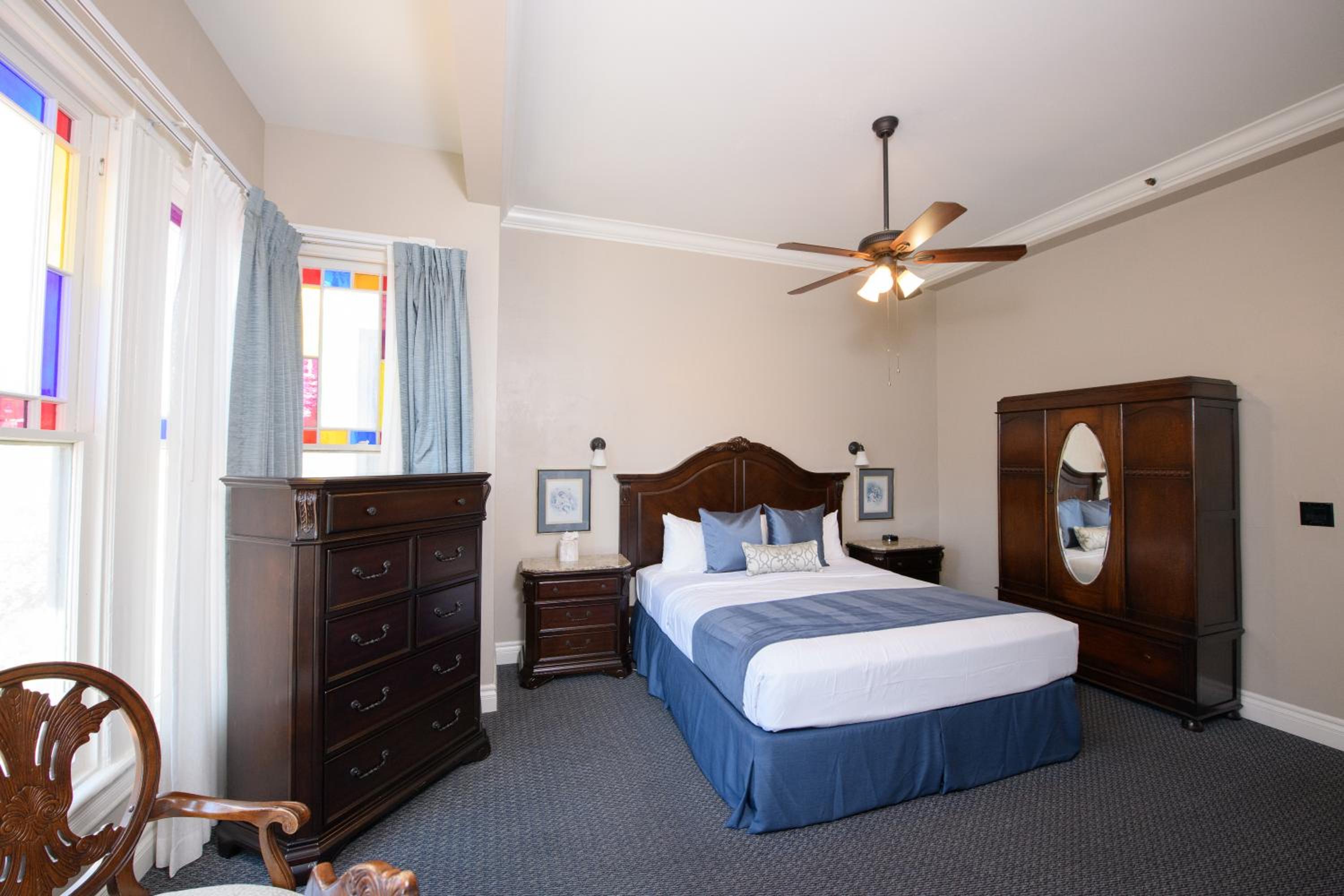 Standard King Room photo 2