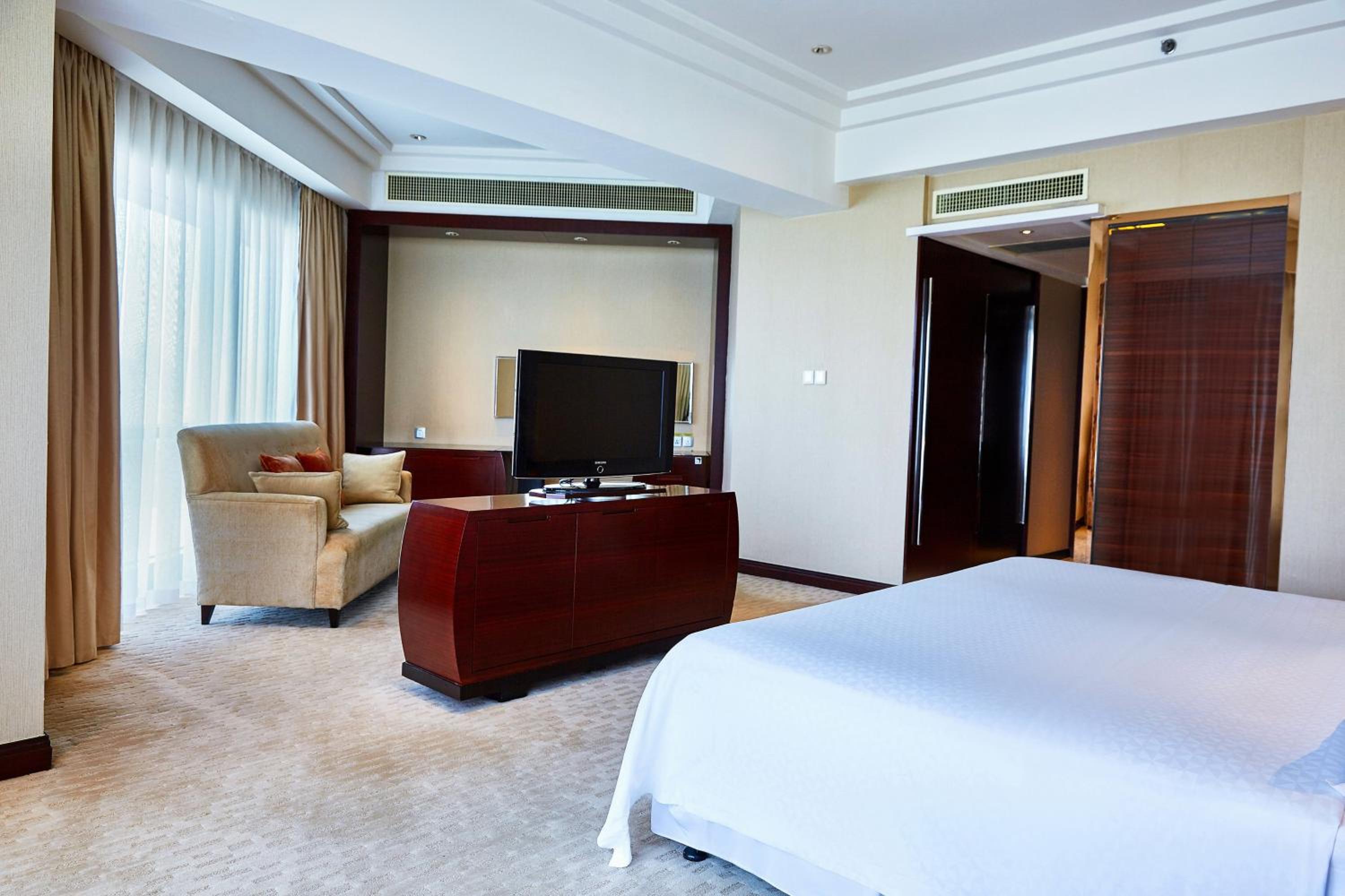 Deluxe King Rooms, Guest room, 1 King, City view