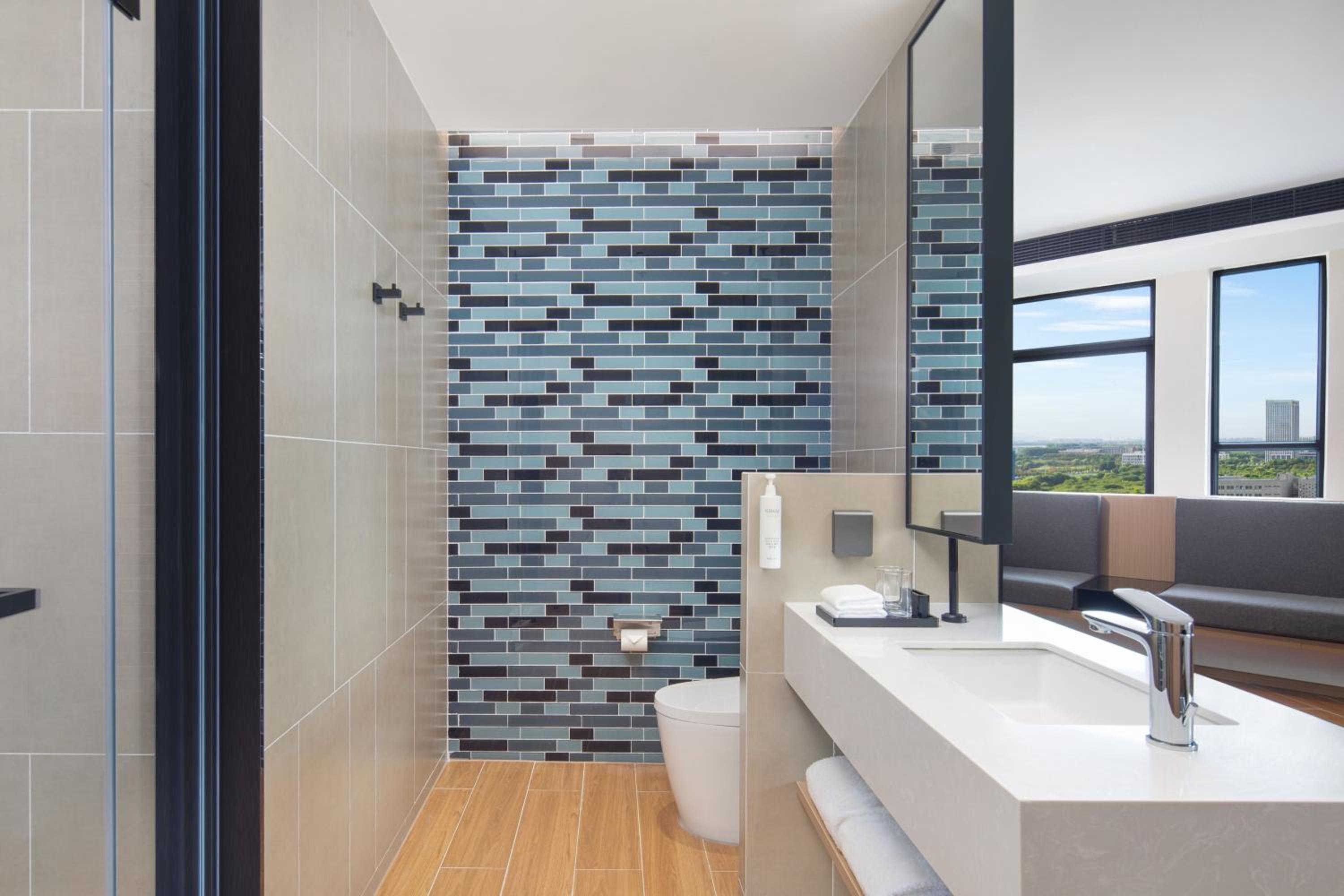 Premium King Room with City View photo 2