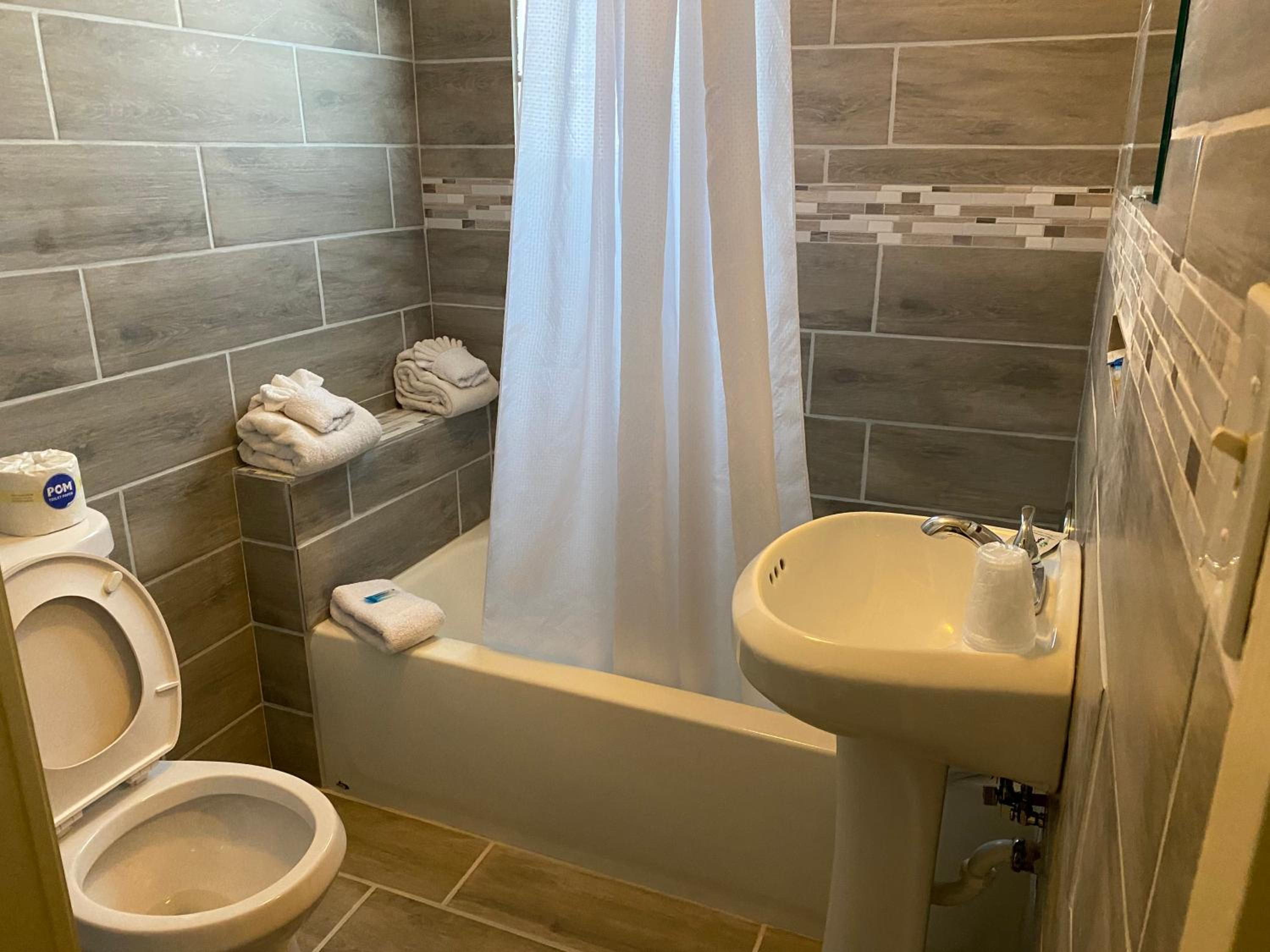 Budget Double Room photo 2