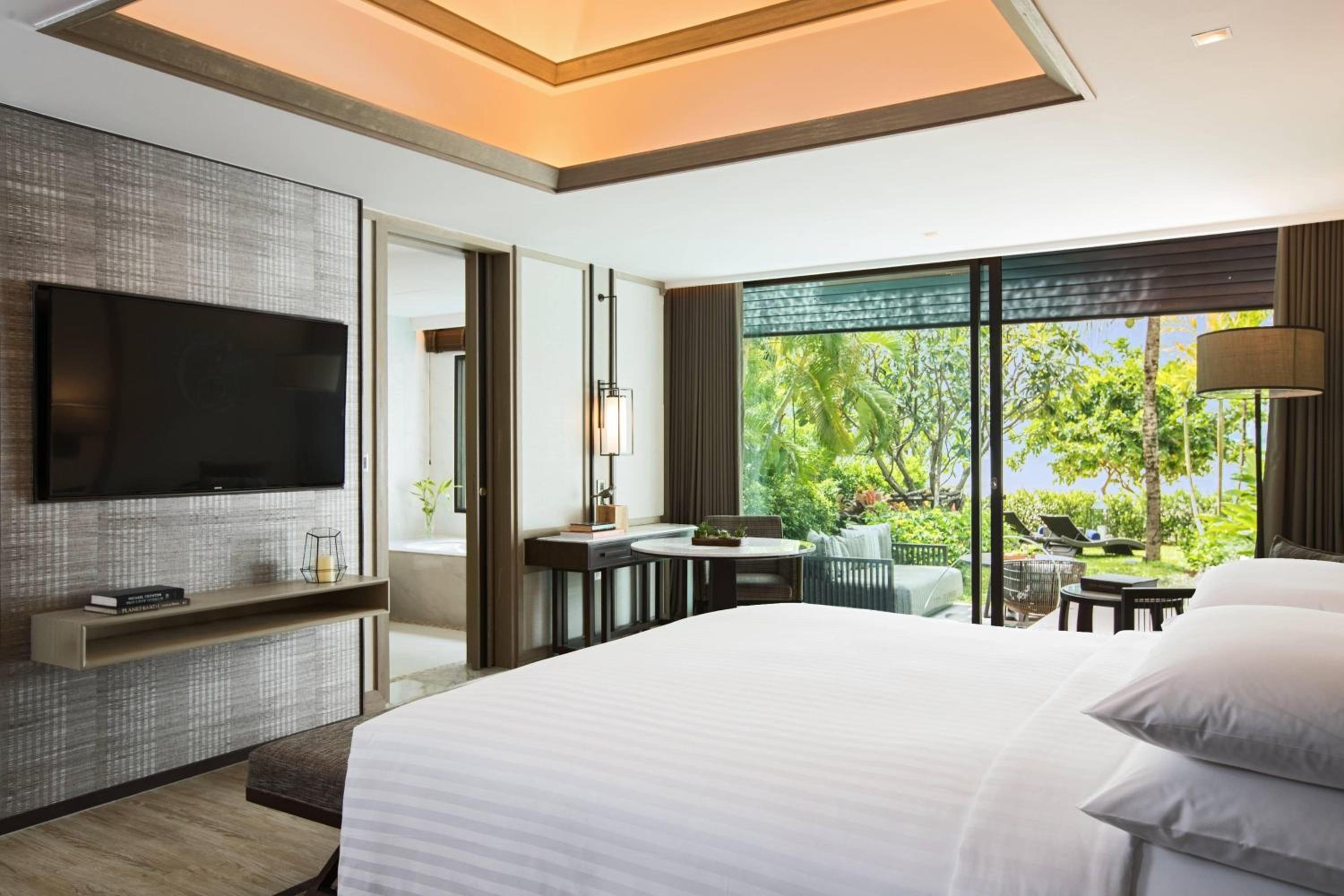 Beachfront Villa, Villa, 1 King, Plunge pool