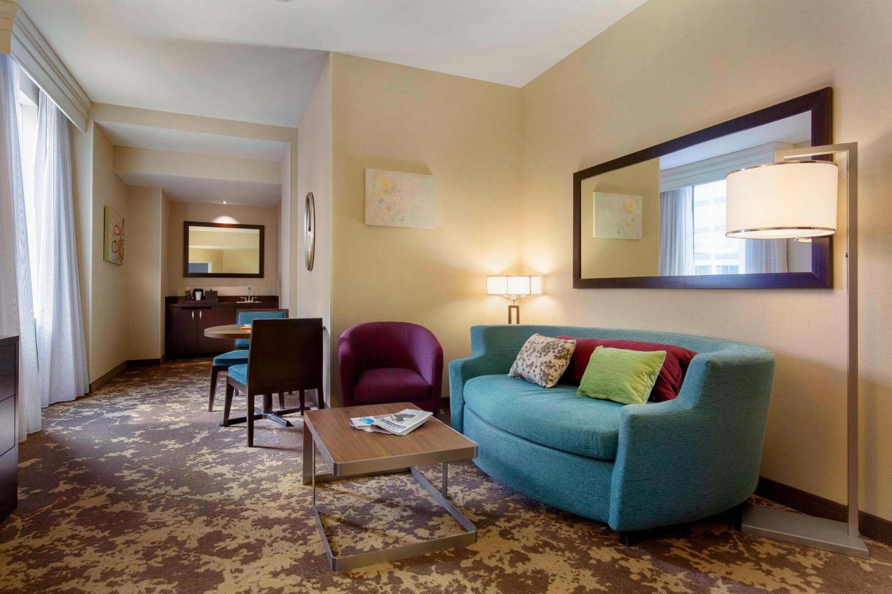 Family Queen Suite with Two Queen Beds - Photo 2