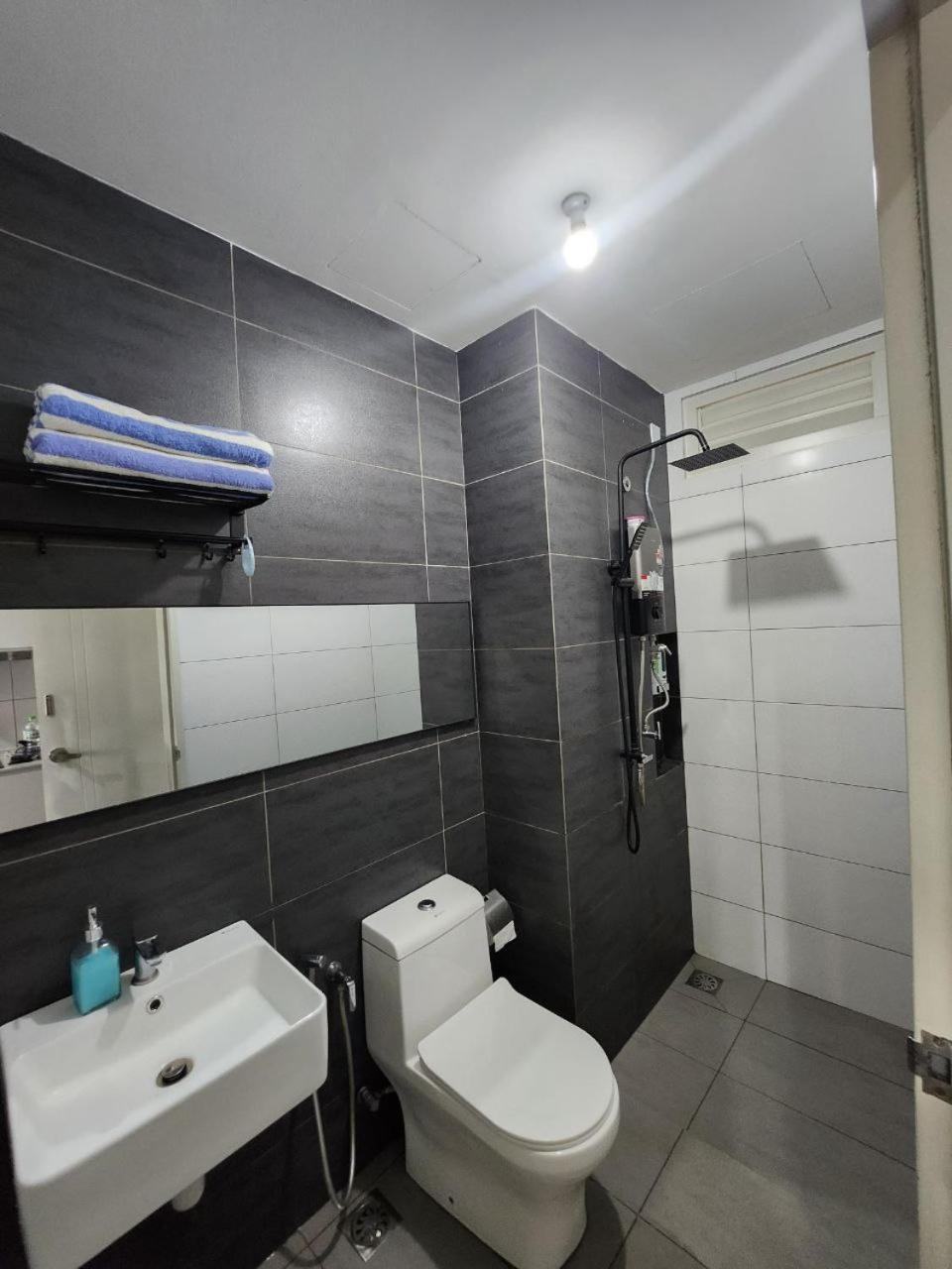 Deluxe Queen Suite