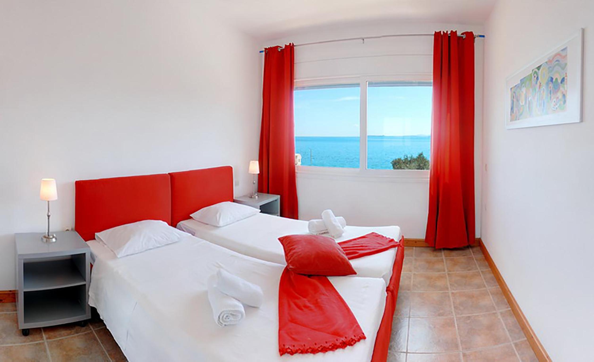 One-Bedroom Apartment with Sea View - Photo 15