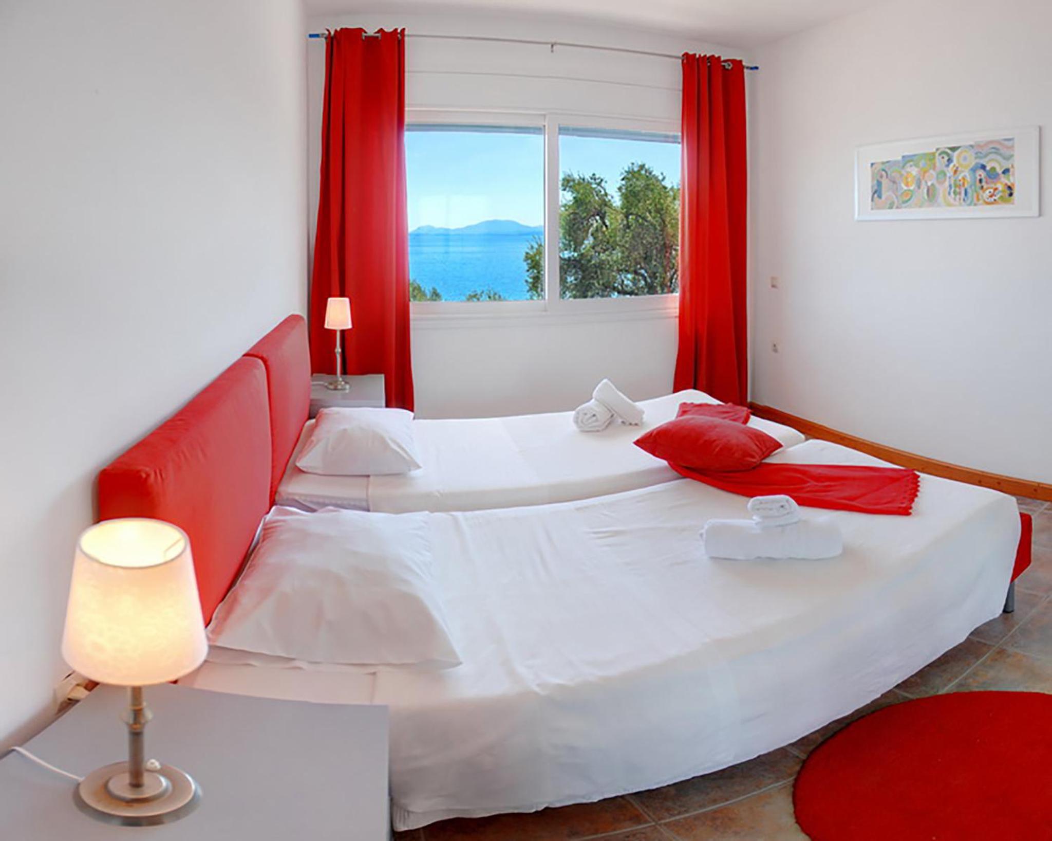 One-Bedroom Apartment with Sea View - Photo 13
