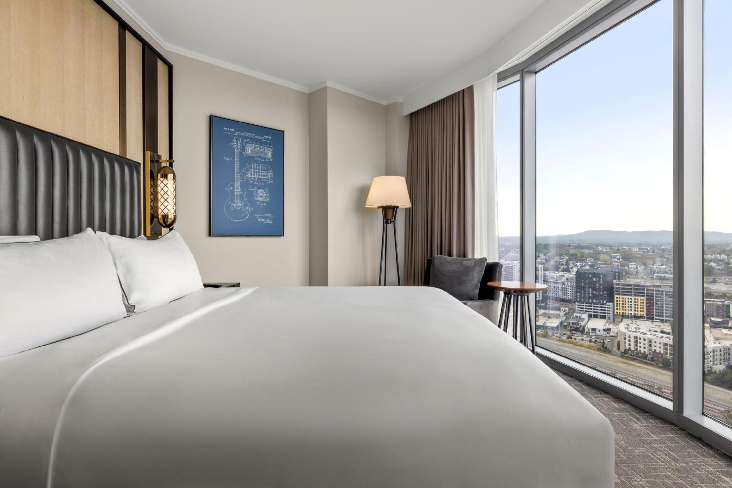 Deluxe Corner King Room