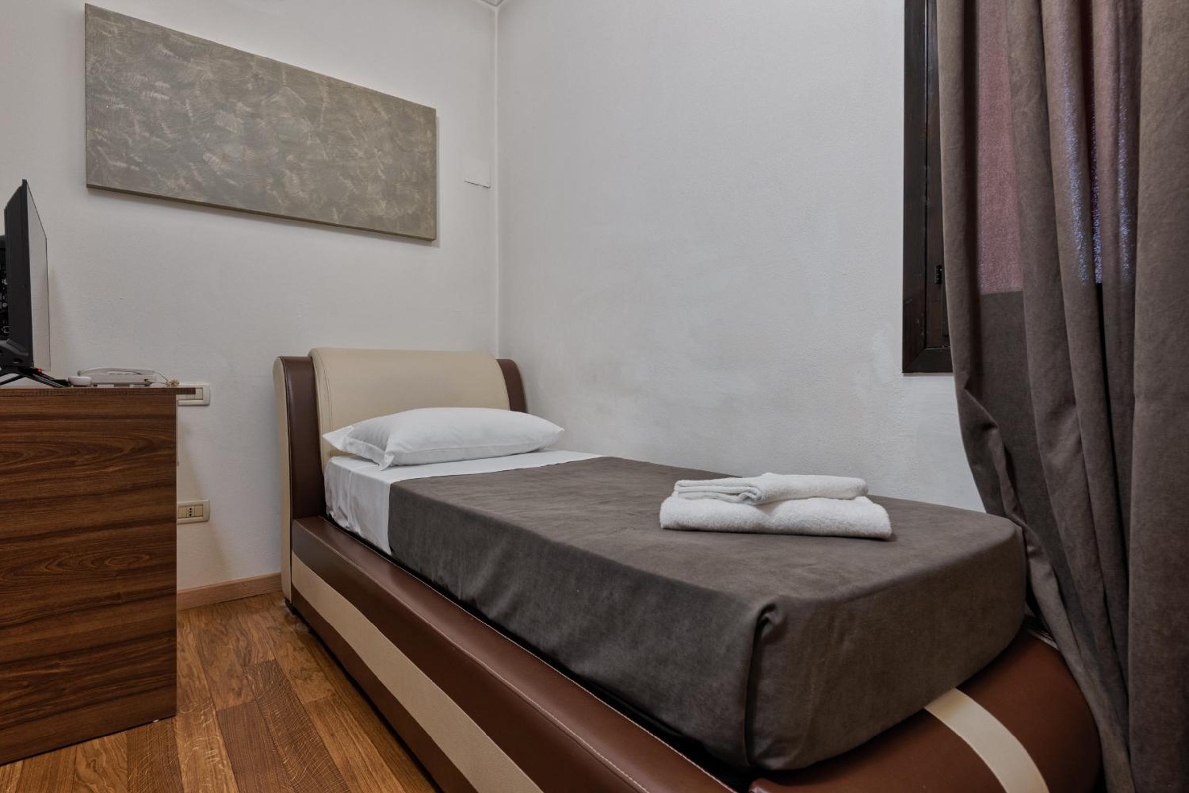 Single Room photo 2