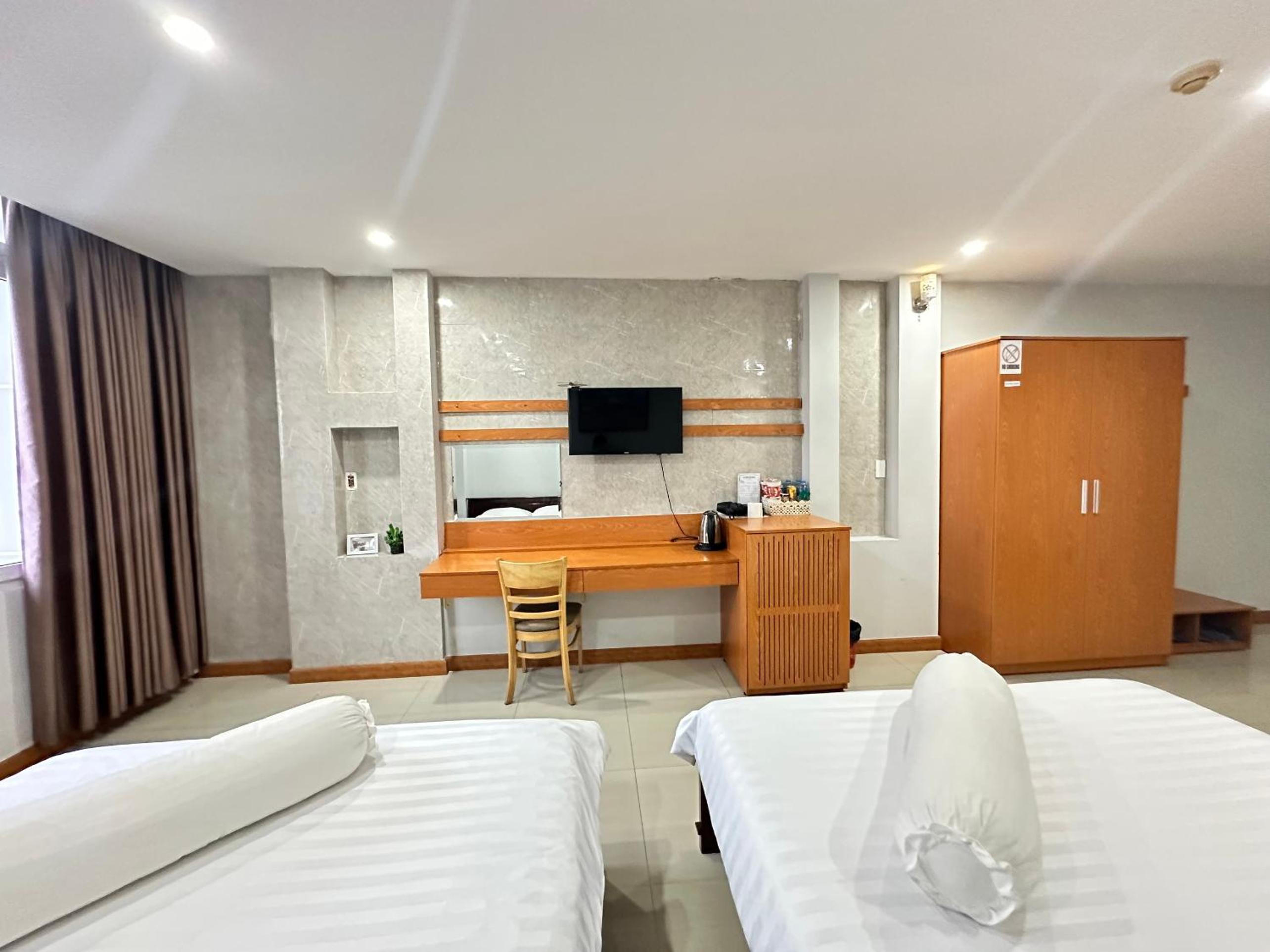 Triple Room with Bath photo 1