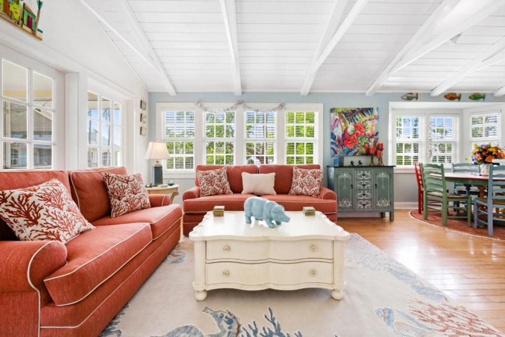 Three-Bedroom House photo 3