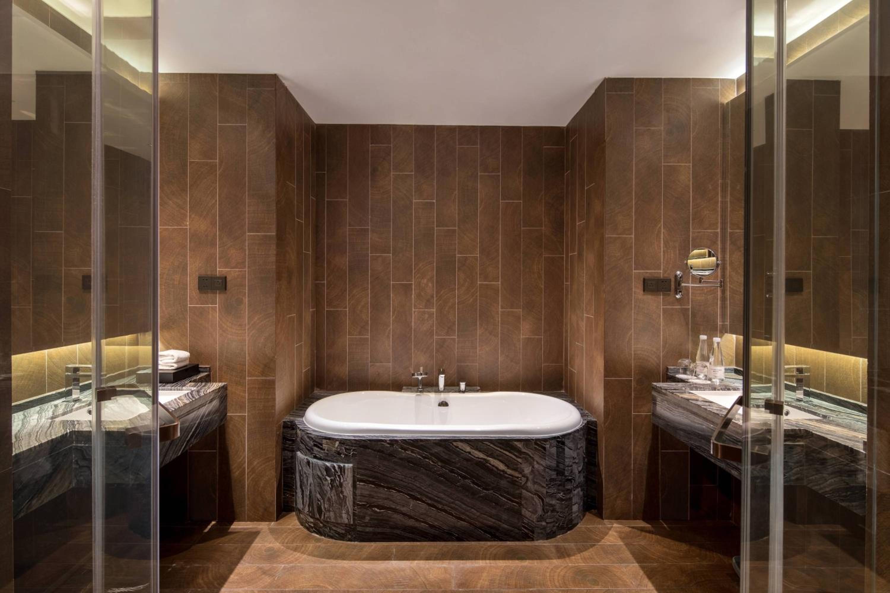 Executive King Suite photo 2