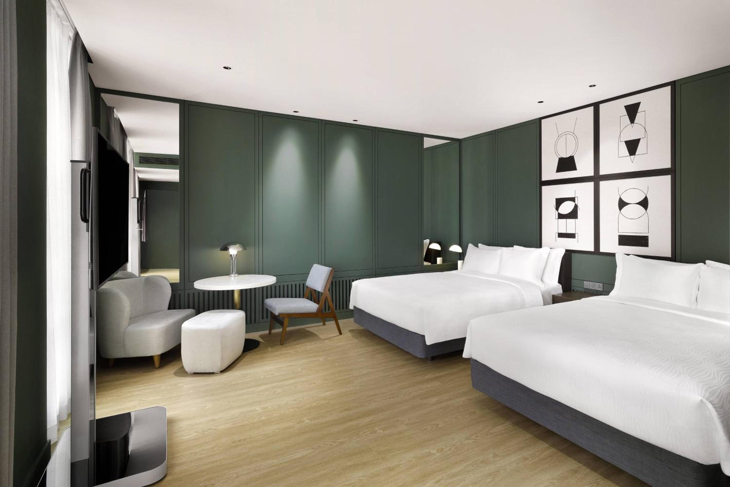 Premier Deluxe Family Guest room with 2 Double, City view photo 1