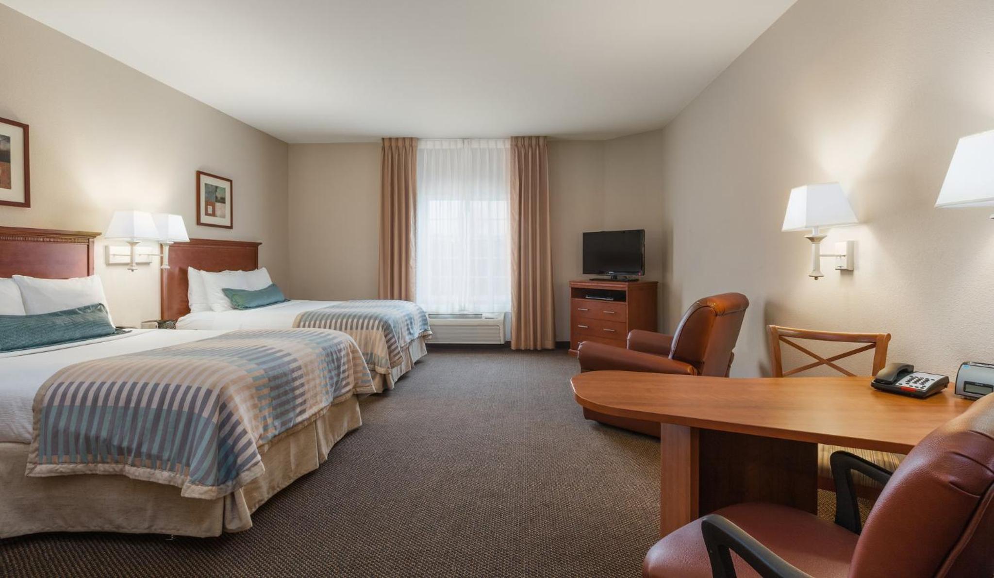 Queen Studio Suite with Two Queen Beds and Kitchen - Photo 7