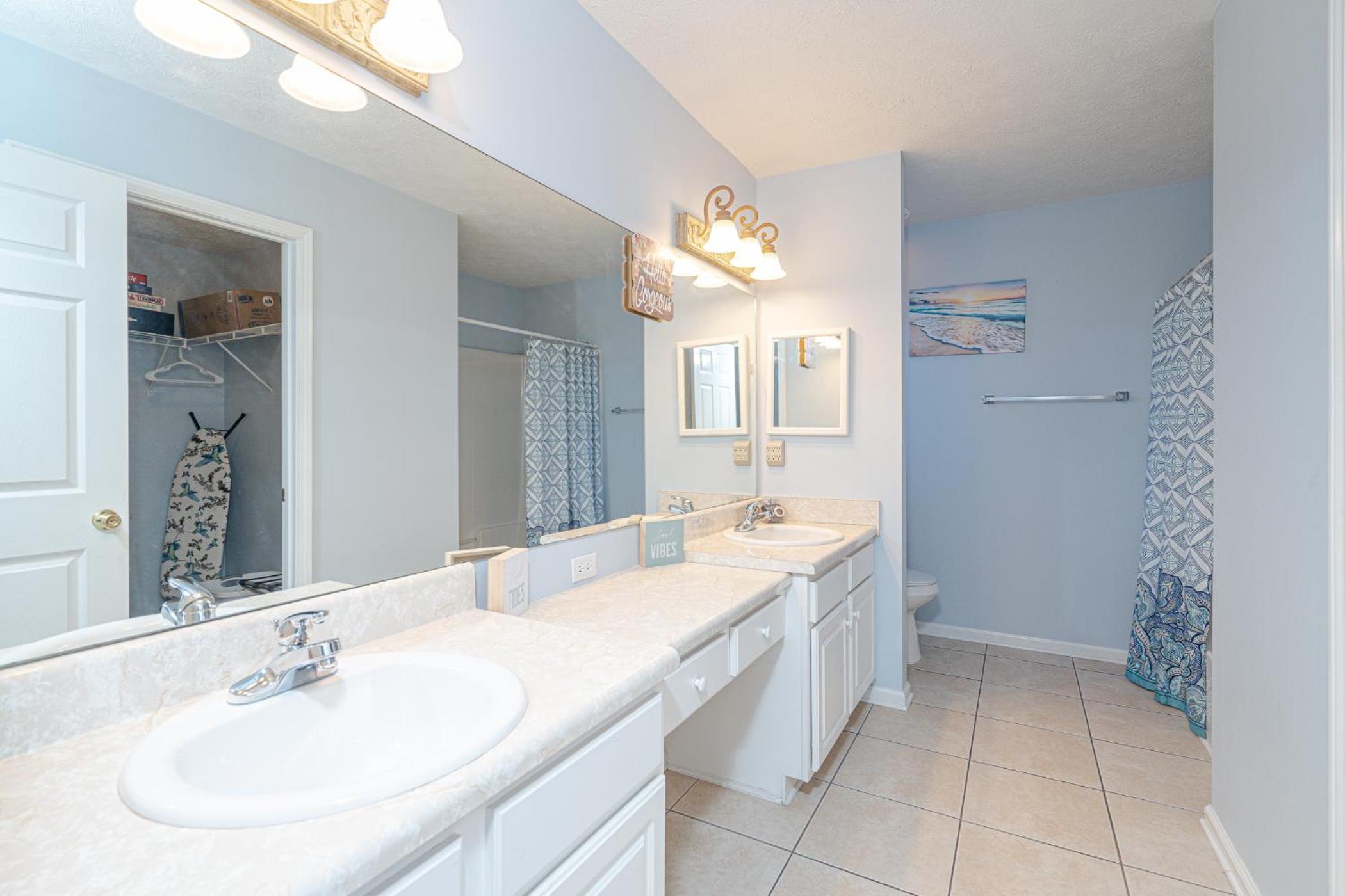 Three-Bedroom House - Photo 35