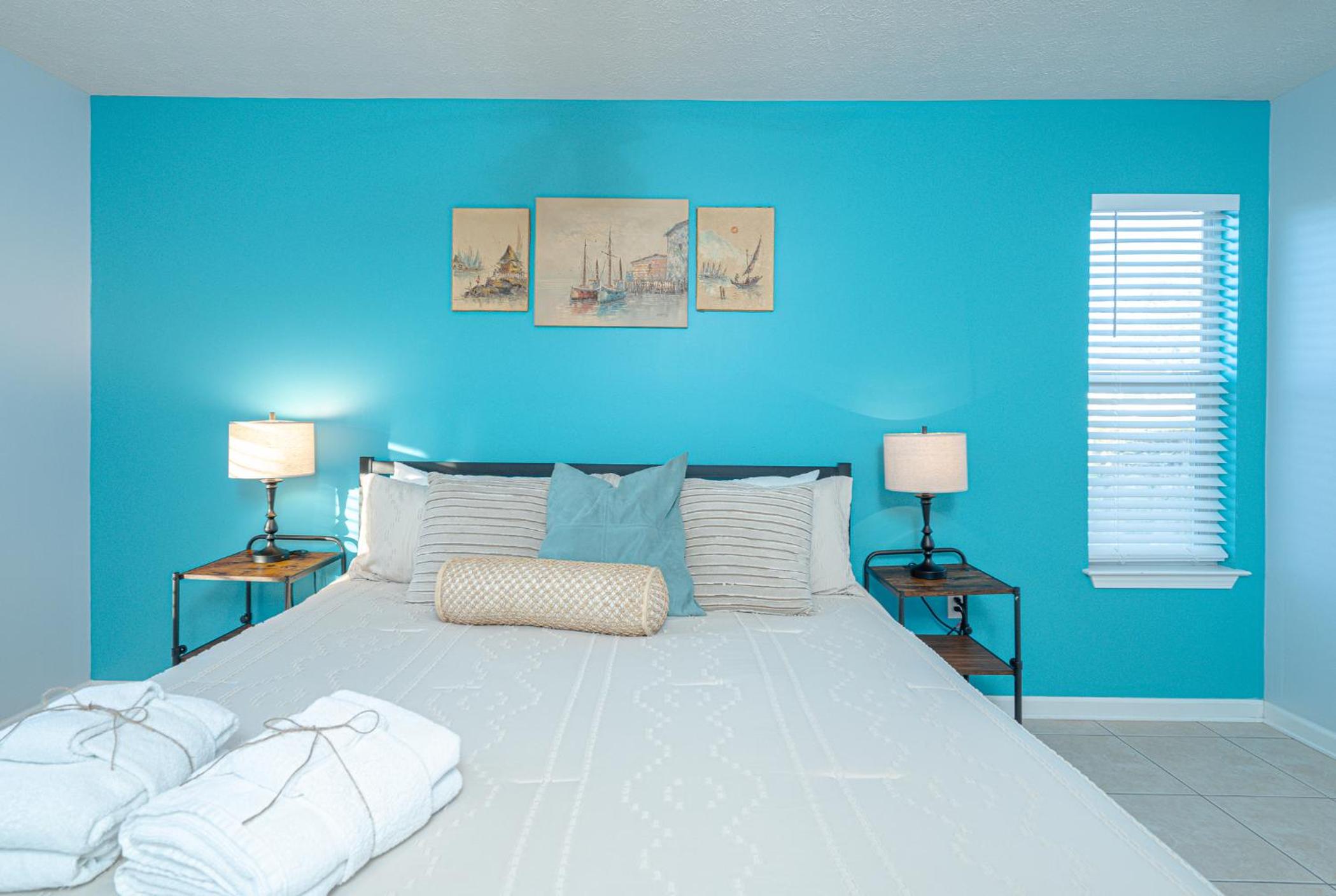 Three-Bedroom House - Photo 12