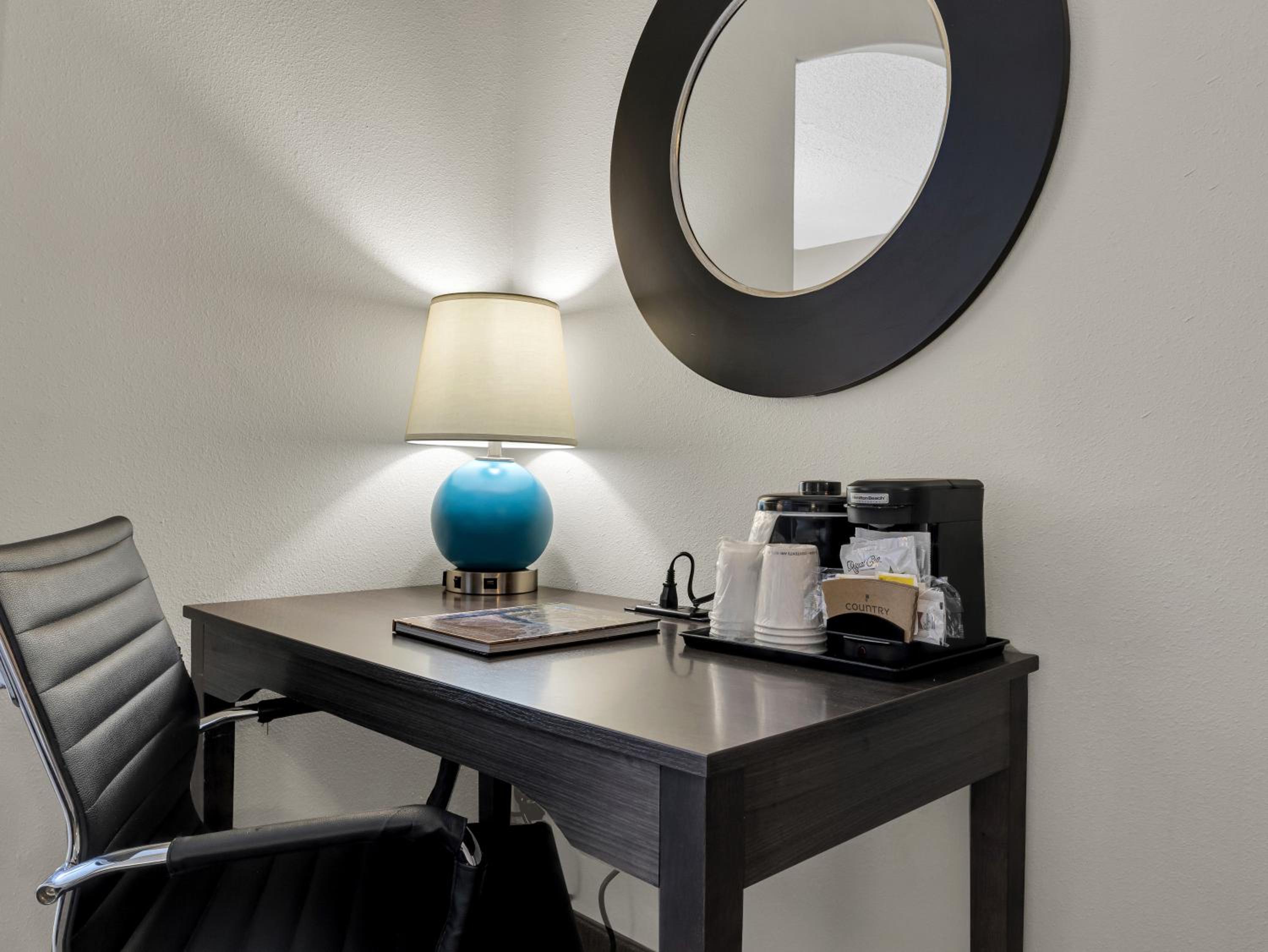 Deluxe Queen Suite - Photo 6
