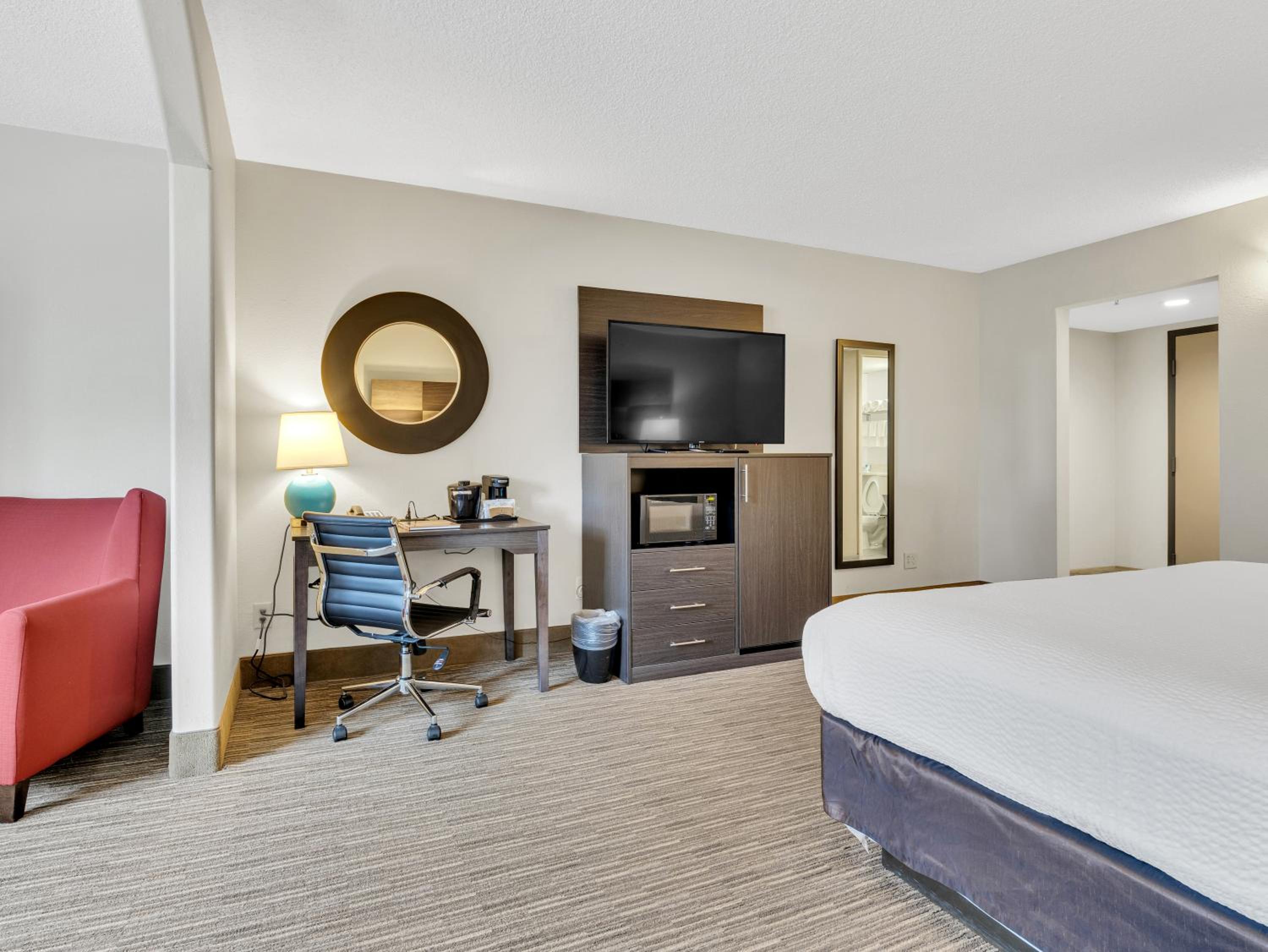 King Suite with Accessible Tub - Accessible/Non-Smoking